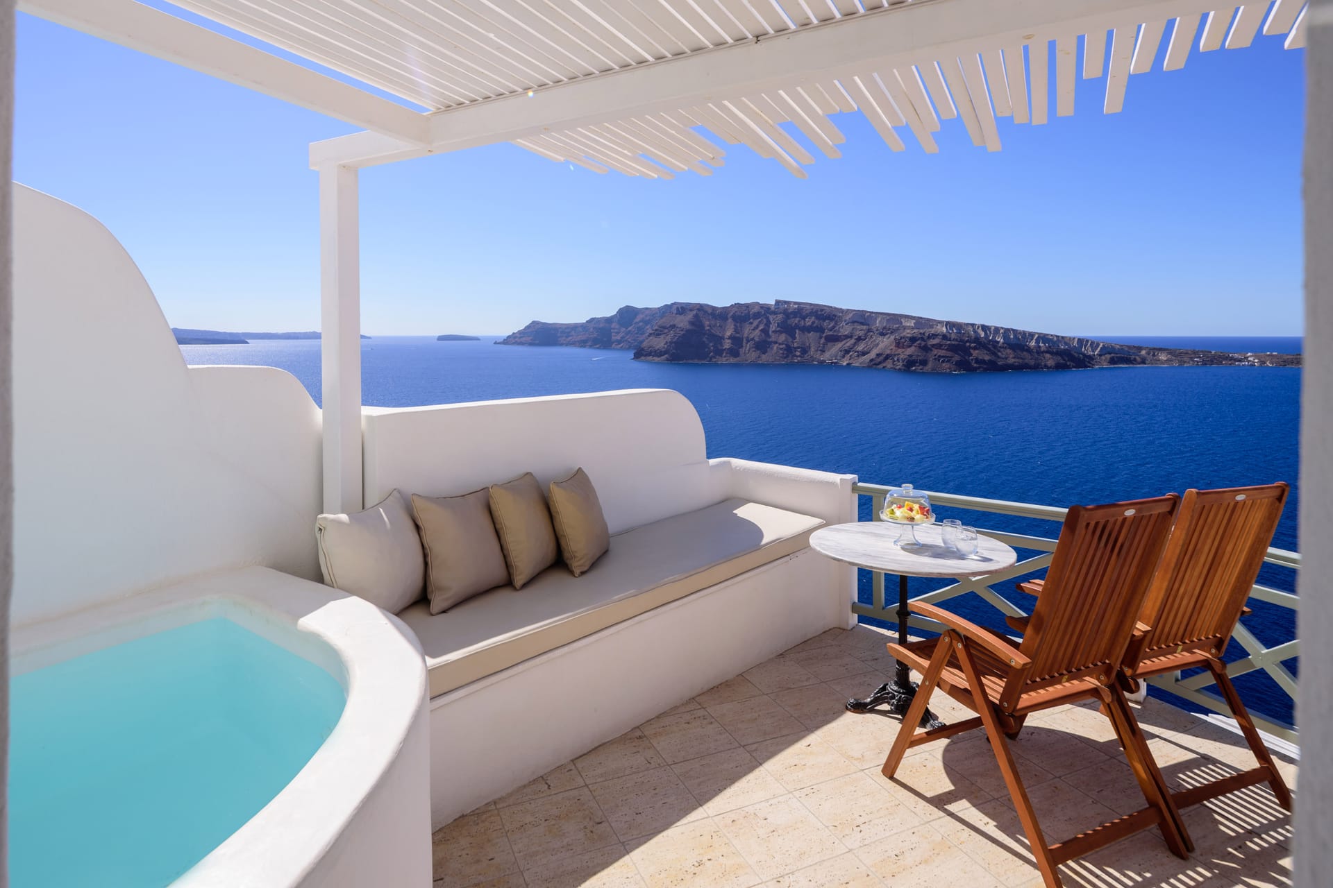 Studio with Private Whirlpool & Caldera View