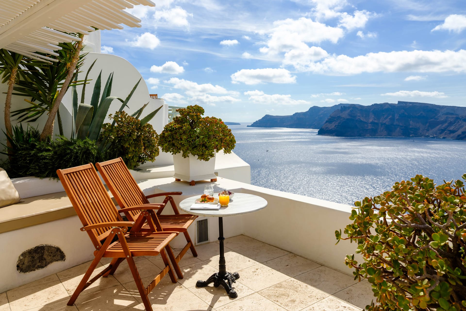 Superior Suite with Private Whirlpool & Caldera View