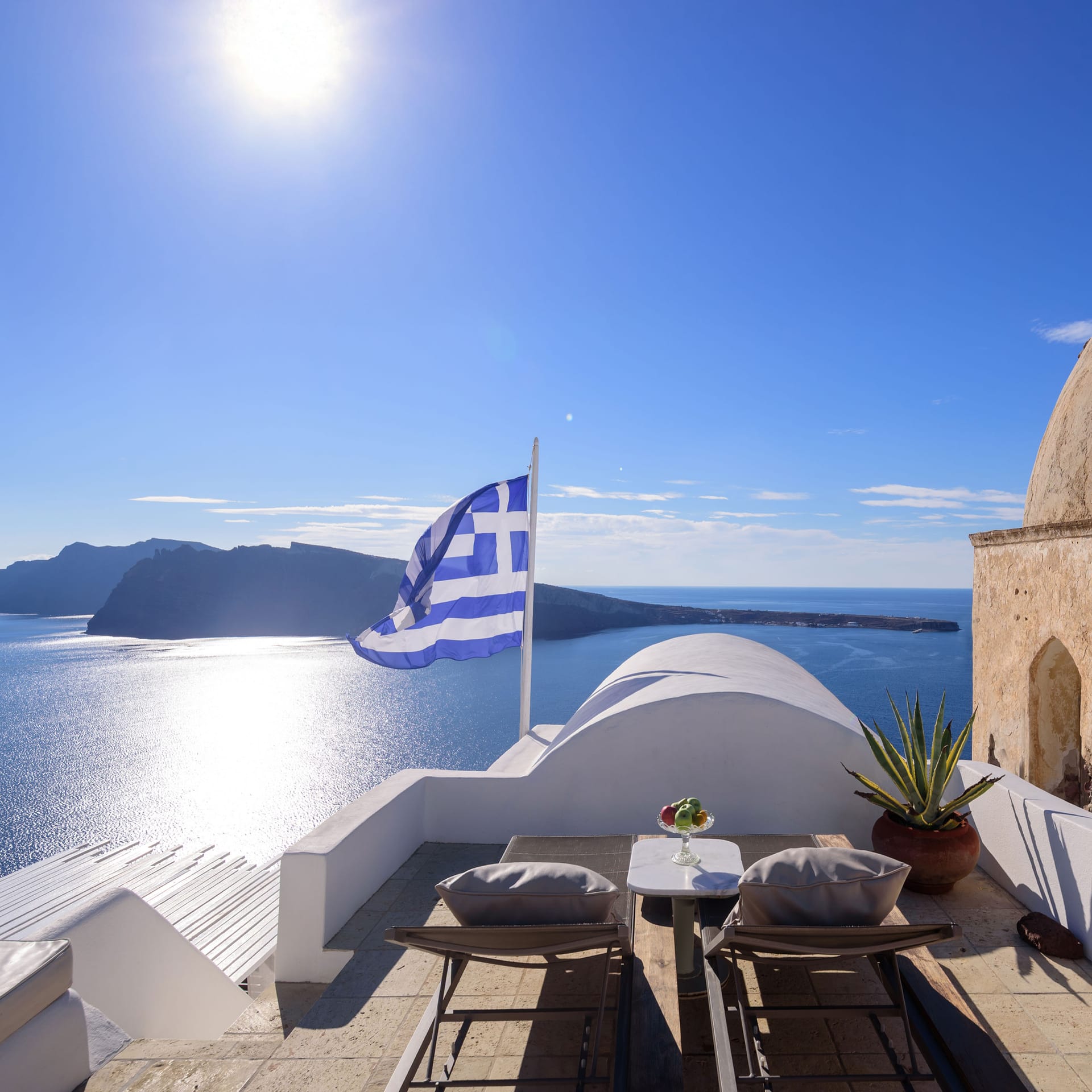 Sunset Honeymoon Suite with Private Whirlpool & Caldera View