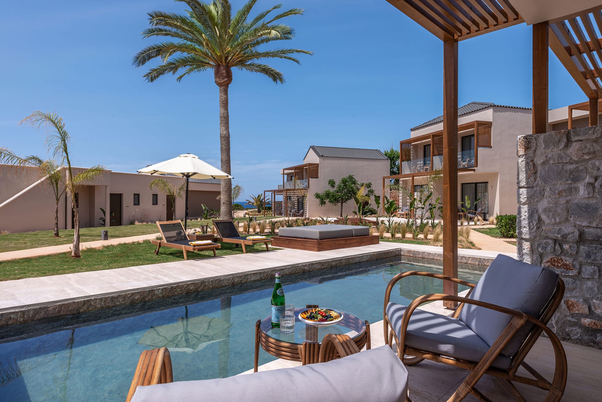 Tropical Open Plan Suite with Shared Pool