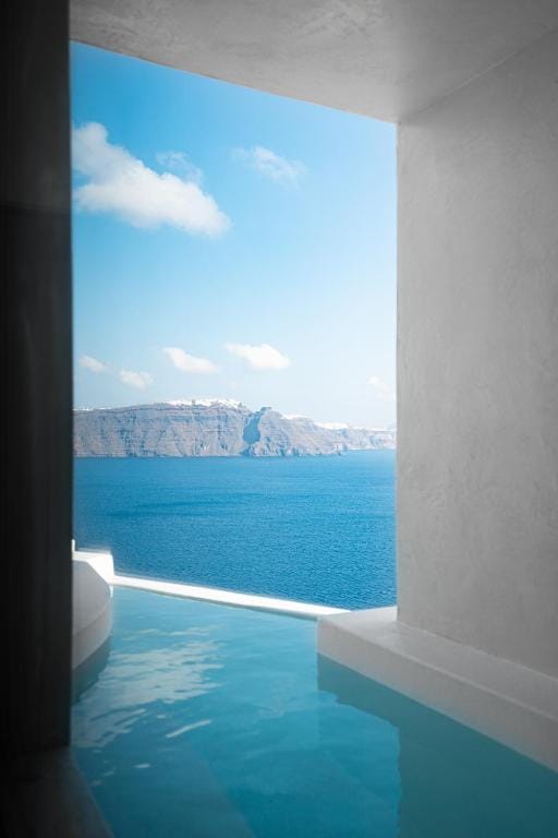 Junior Suite Private Indoor – Outdoor Hot Plunge Pool