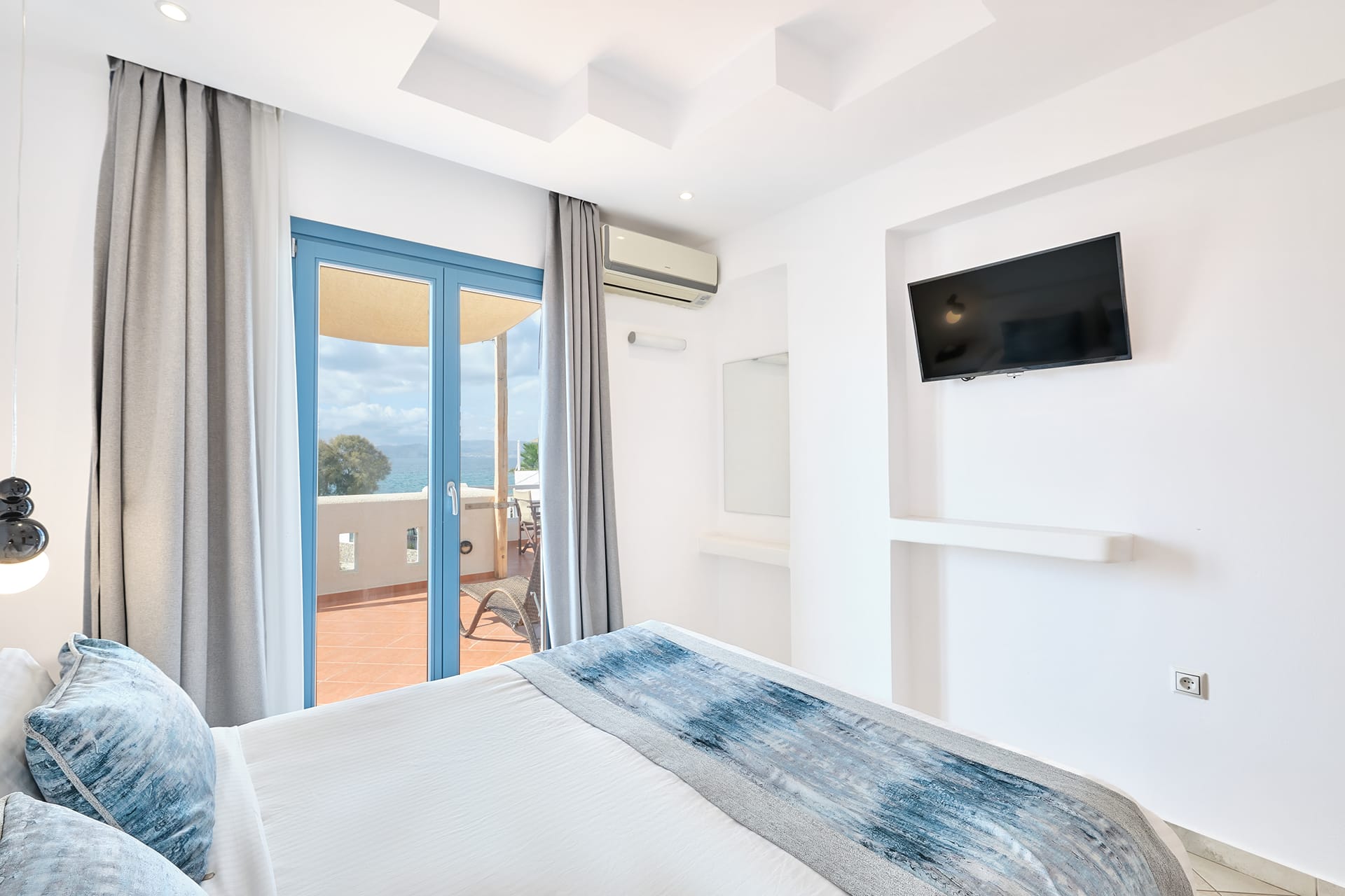 Junior Suite with Hot Tub & Sea View – ANNEX