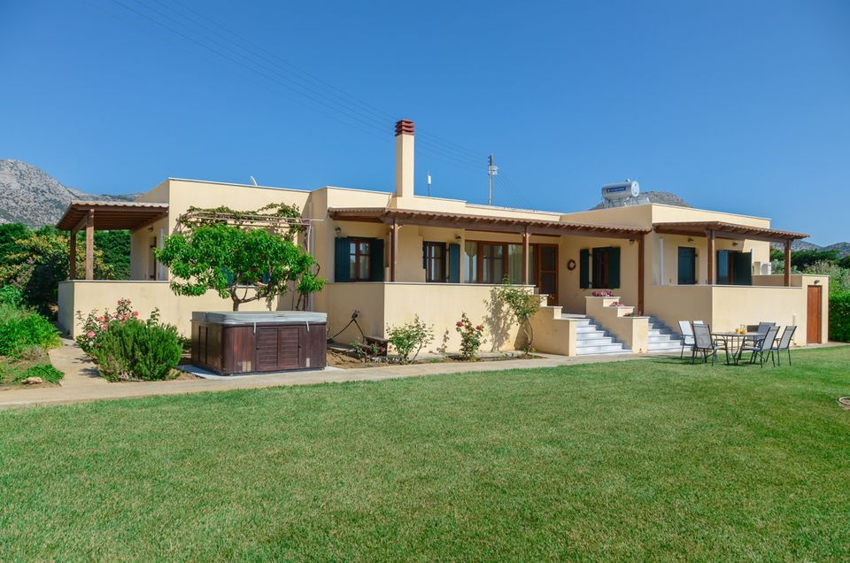 Naxos Cottage Estate