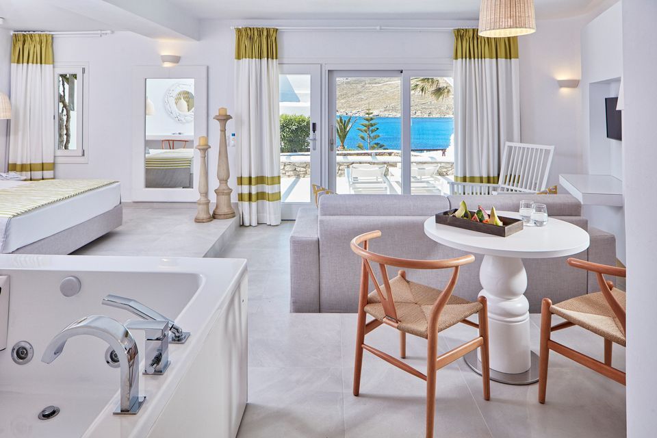 Deluxe Suite Sea View with Jacuzzi