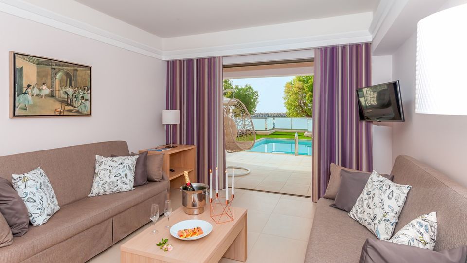 Suite with Private Pool & Sea view