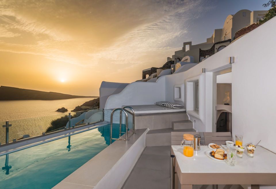Premier Suite with Private Heated Outdoor Pool & Caldera Sea View