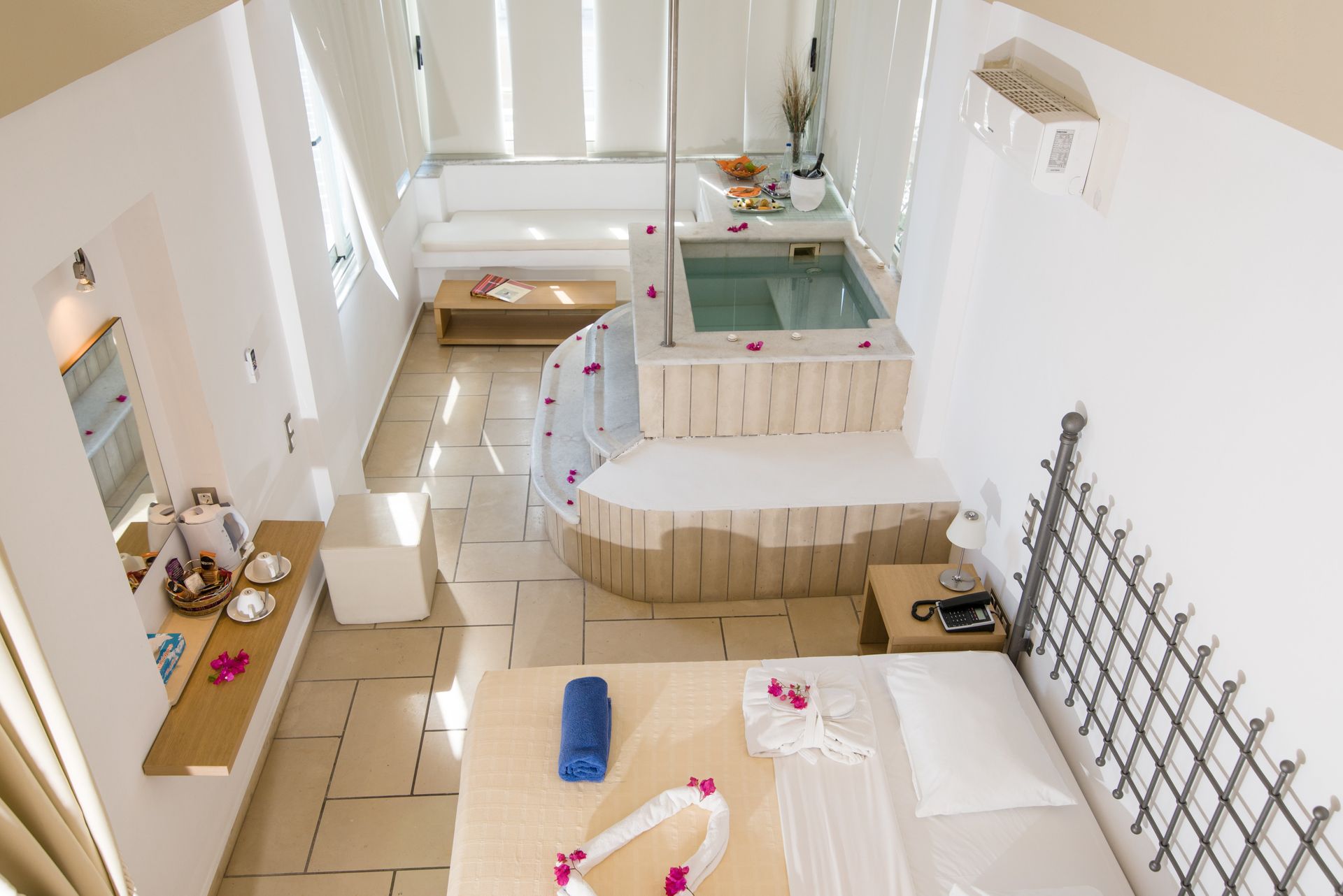 Maisonette with Private Indoor Jacuzzi