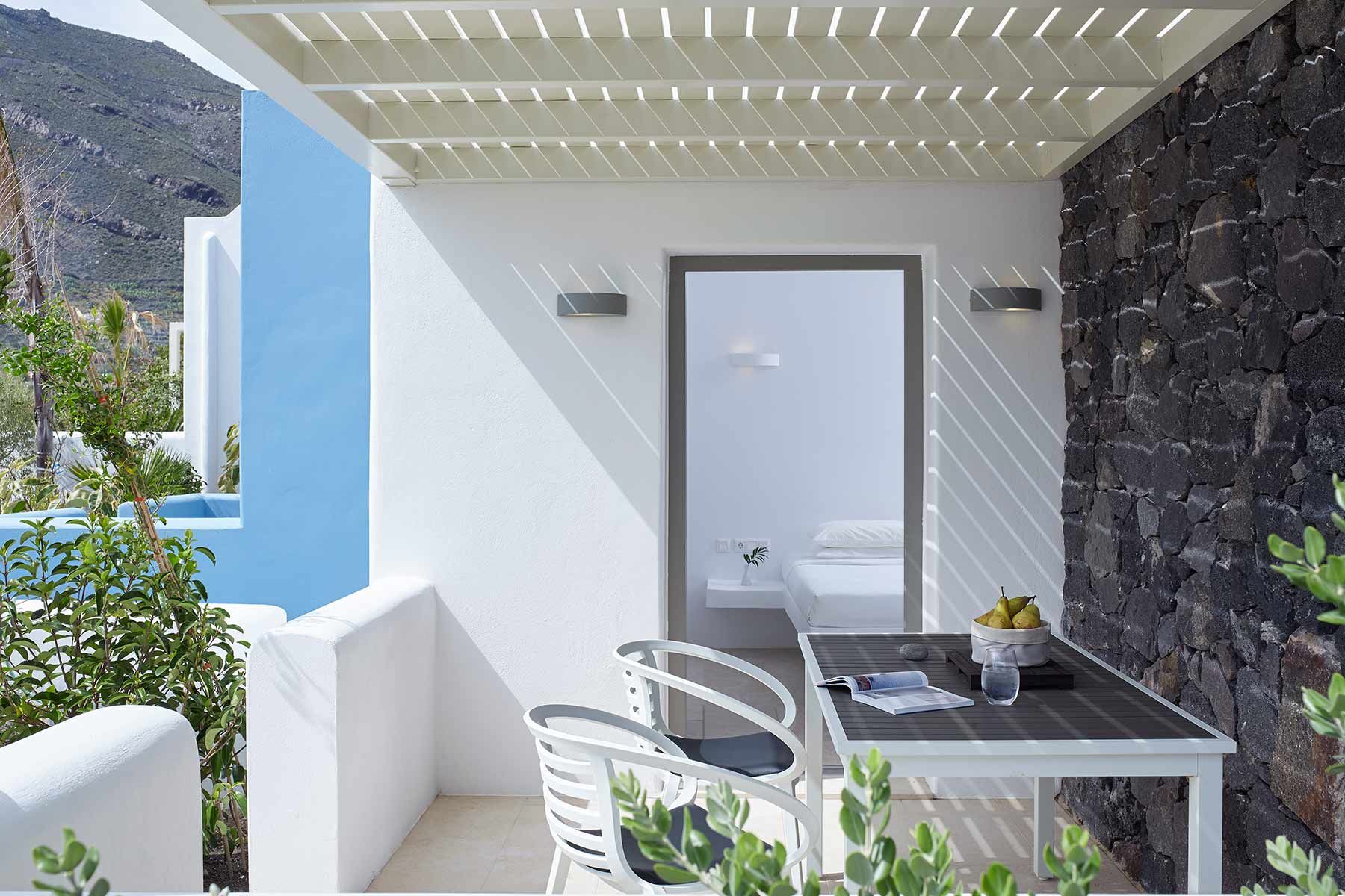Executive Suite with Jetted Tub & Sea View – 32m²