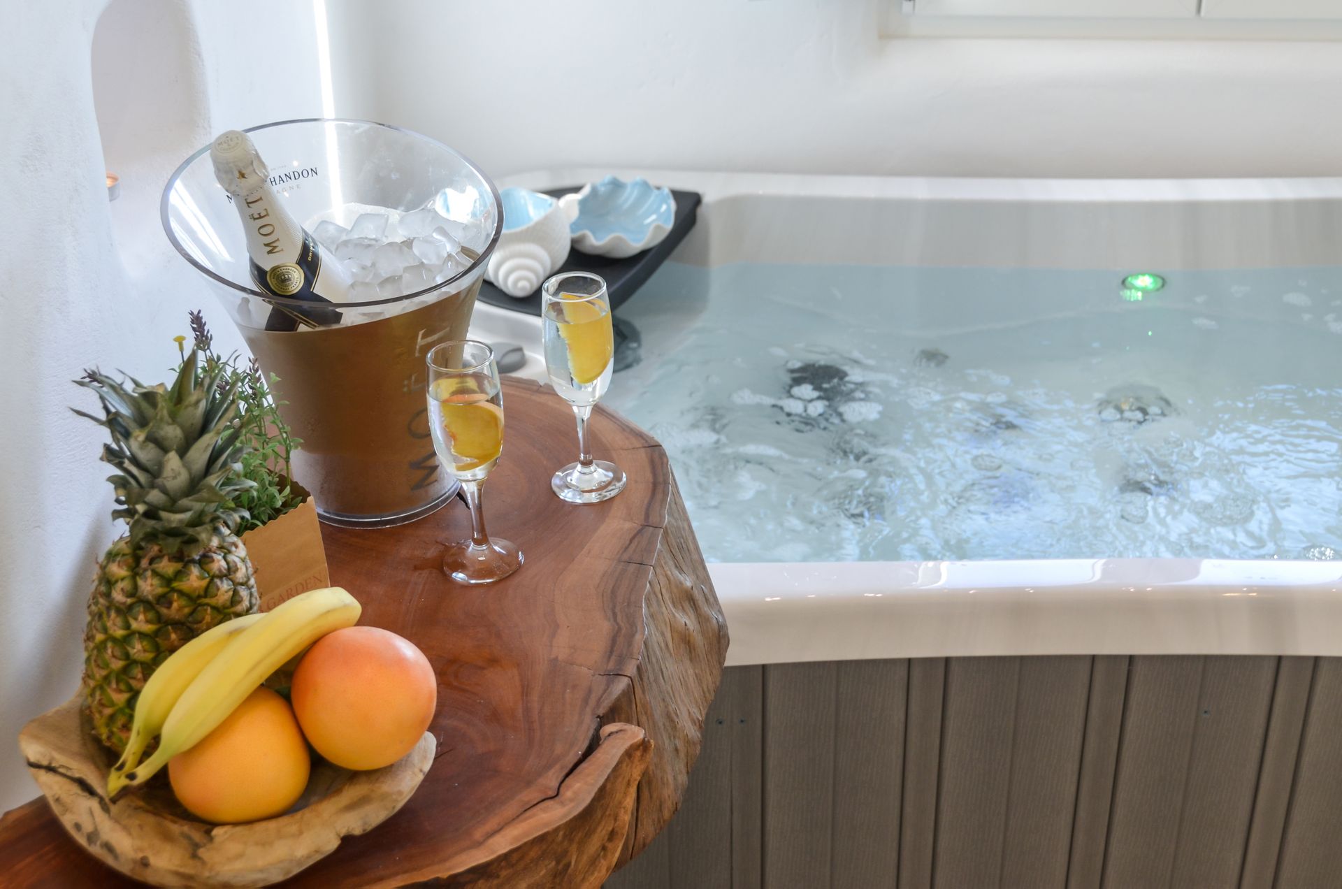 Honeymoon Suite with private Jacuzzi