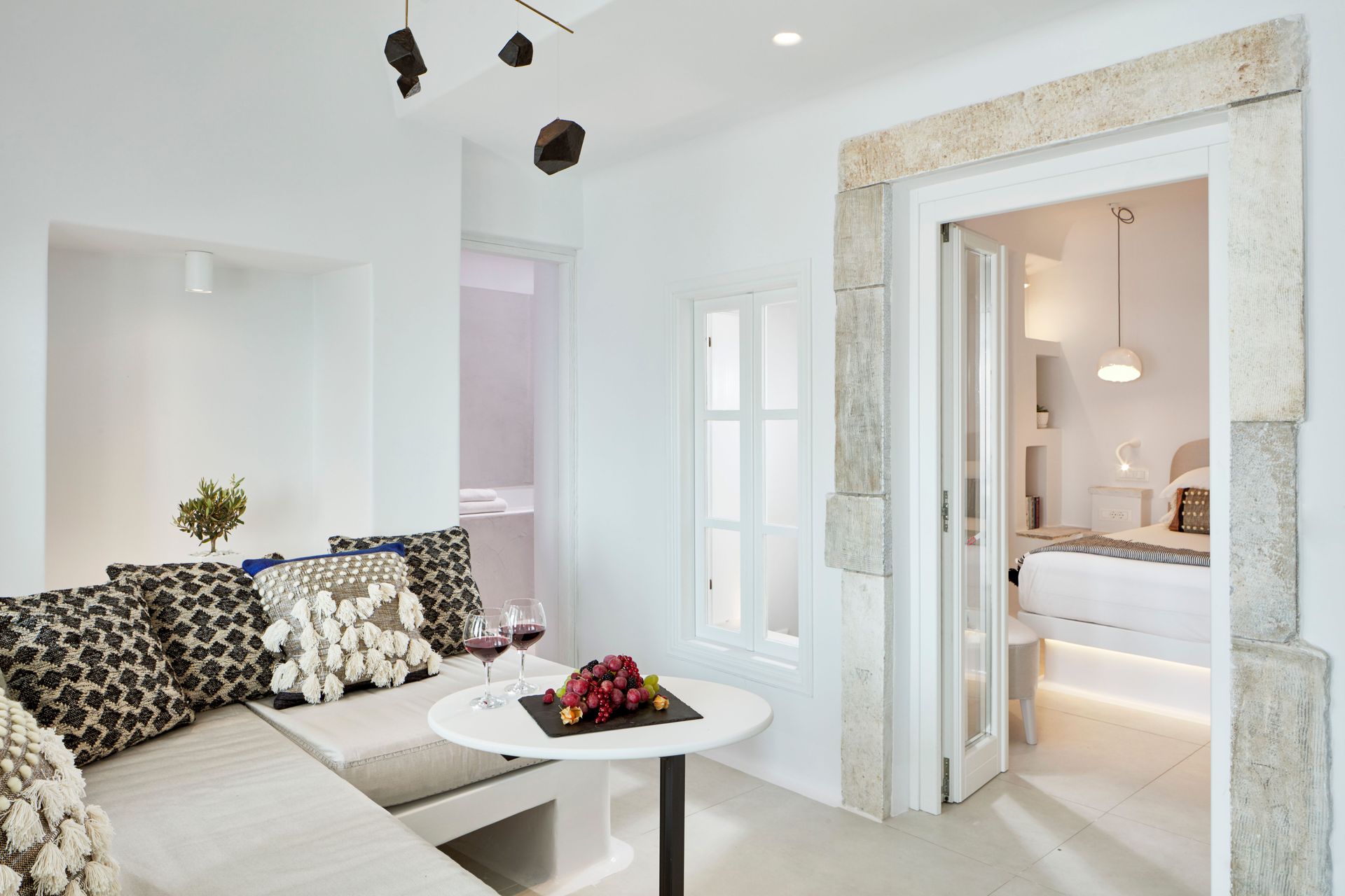 The Cosmopolitan Suite with indoor Jacuzzi and Sea View