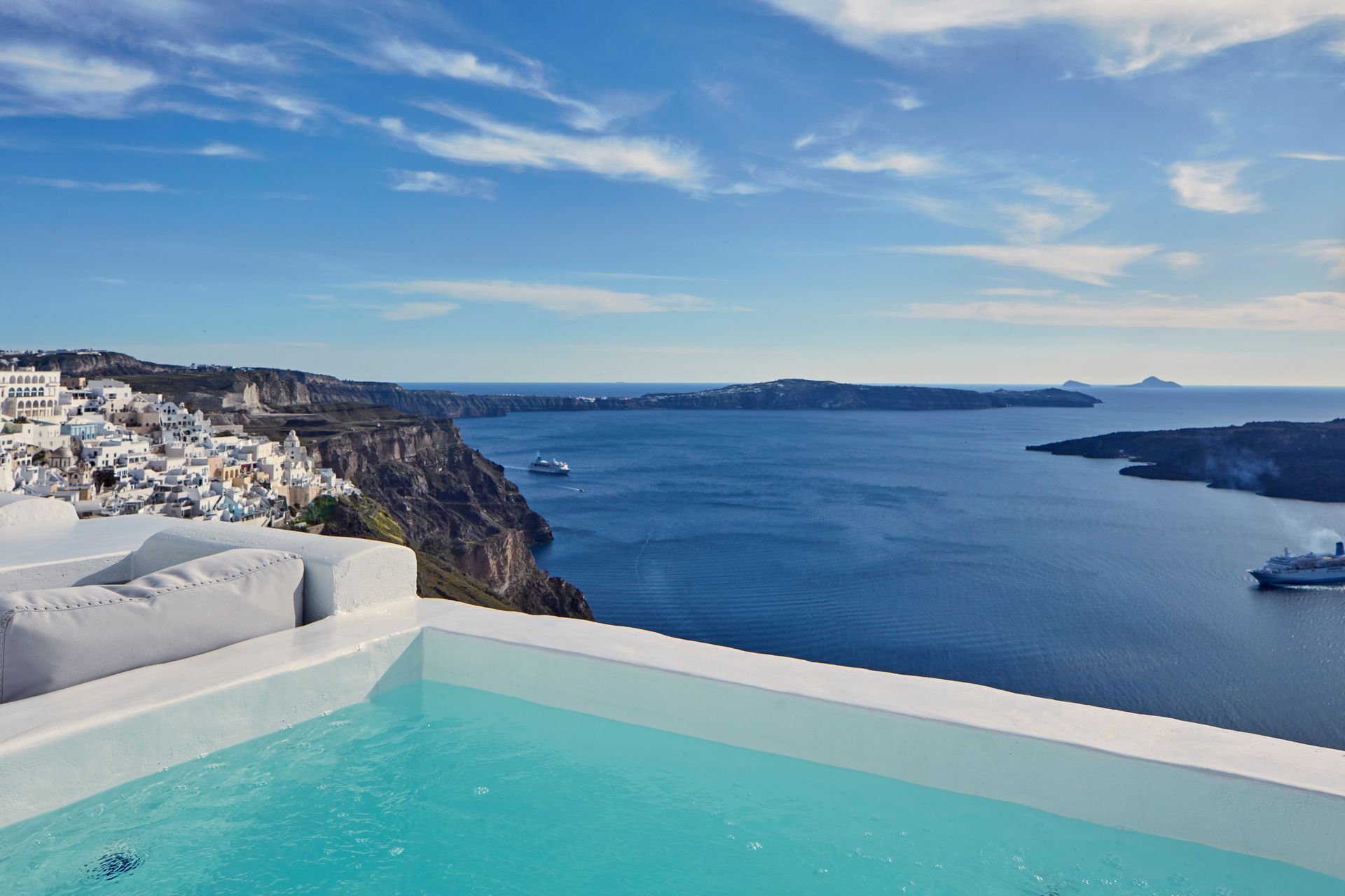 Cosmo Honeymoon Suite with outdoor Jacuzzi and Sea View