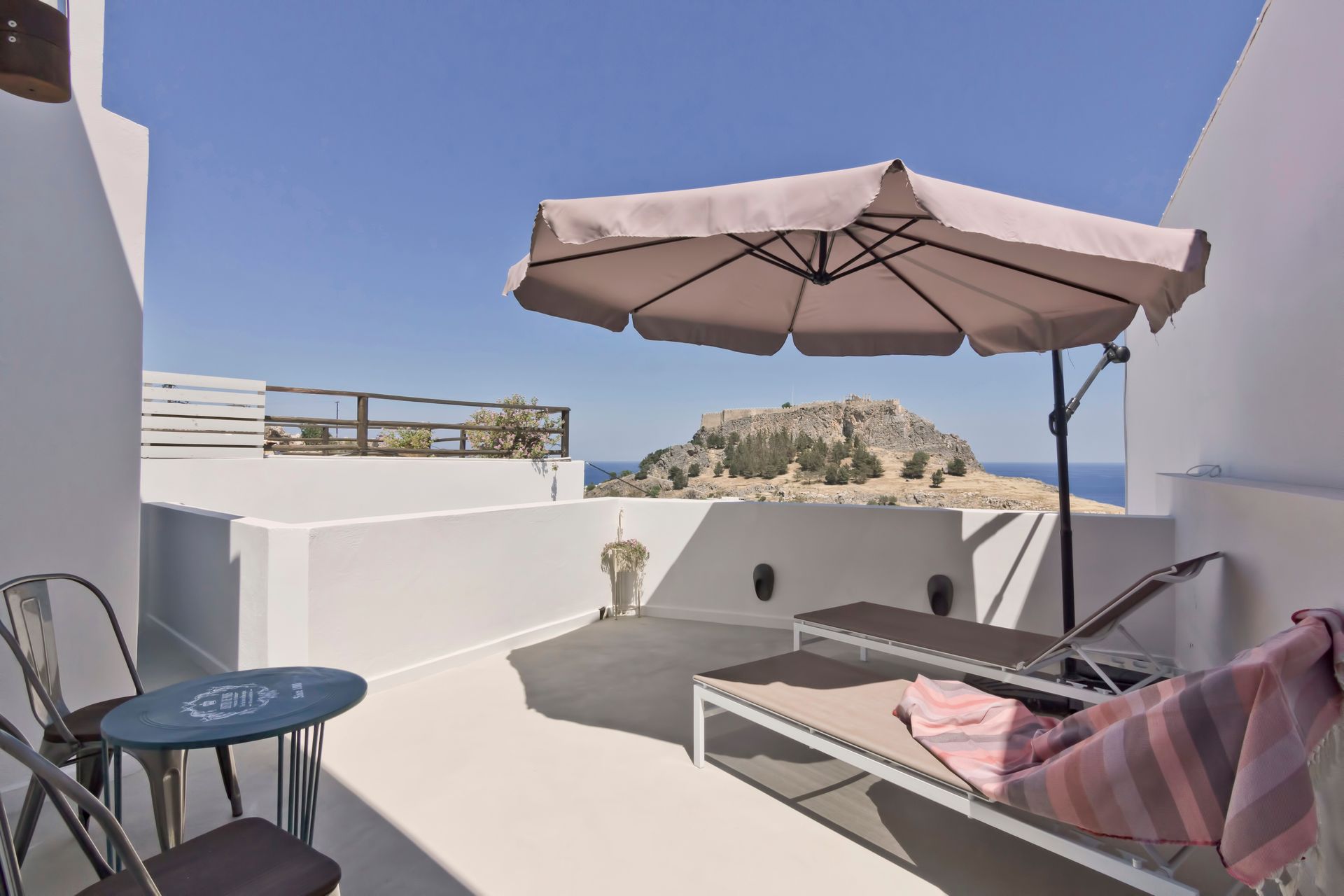 Honeymoon Suite with Private Terrace and Castle View