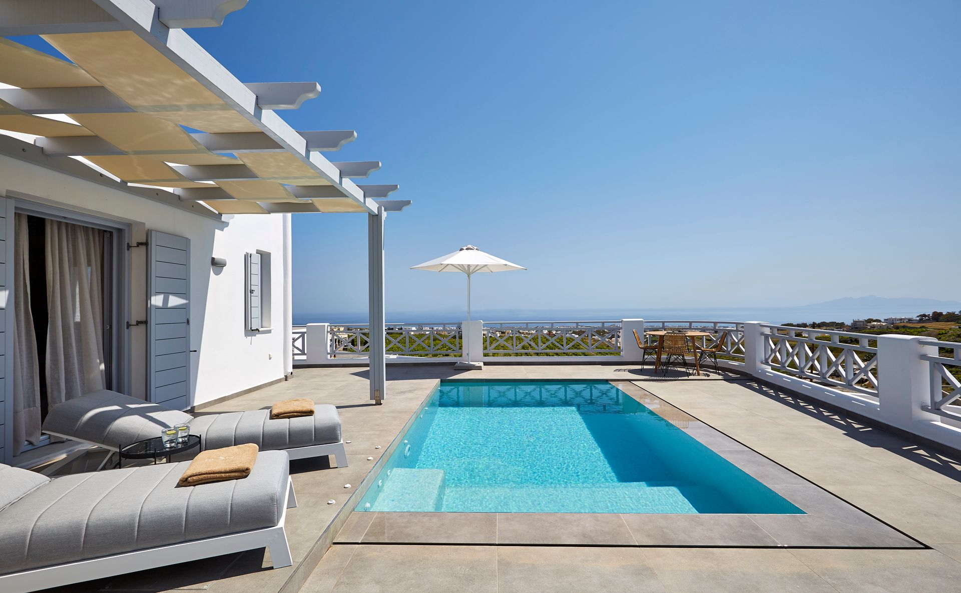 Elegant Suite with heated jetted tub private pool
