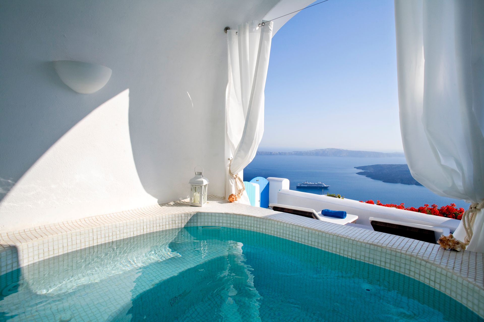 Nefeli Jacuzzi Suite