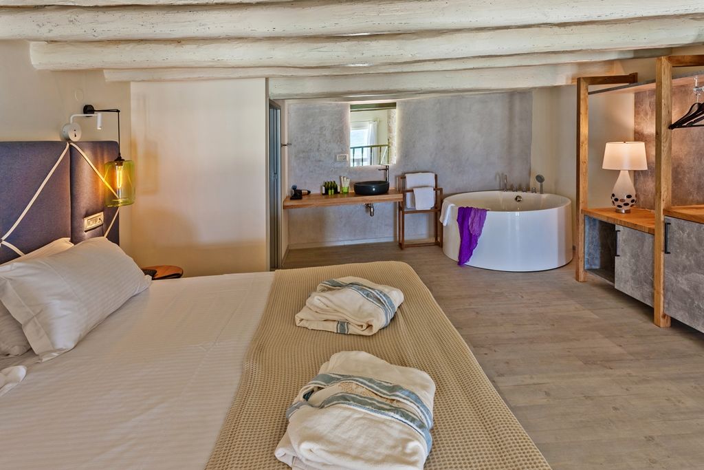 Executive Suite with Sea View – Split Level