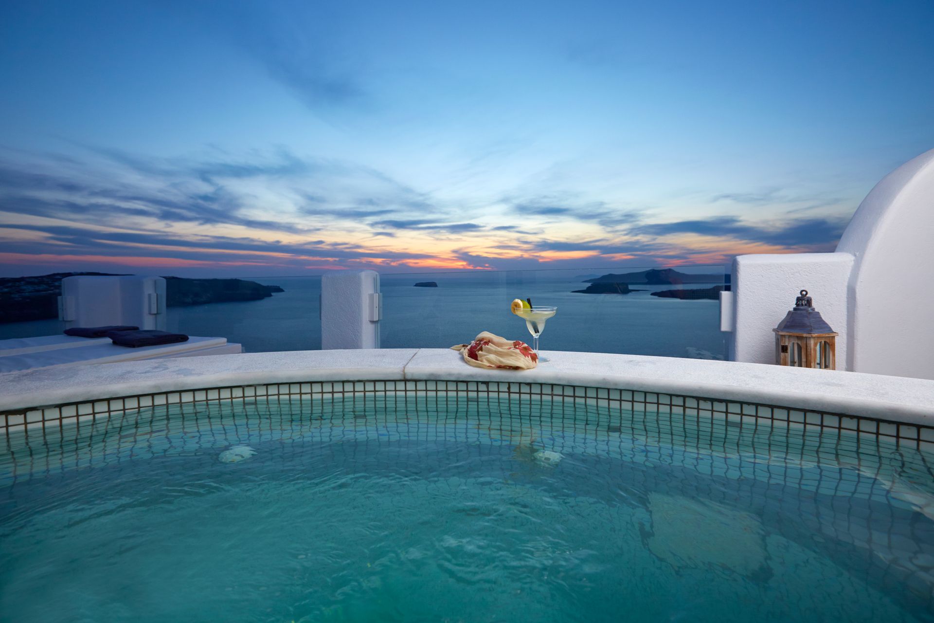Athermi Suite – Outdoor Jacuzzi & Sunset View