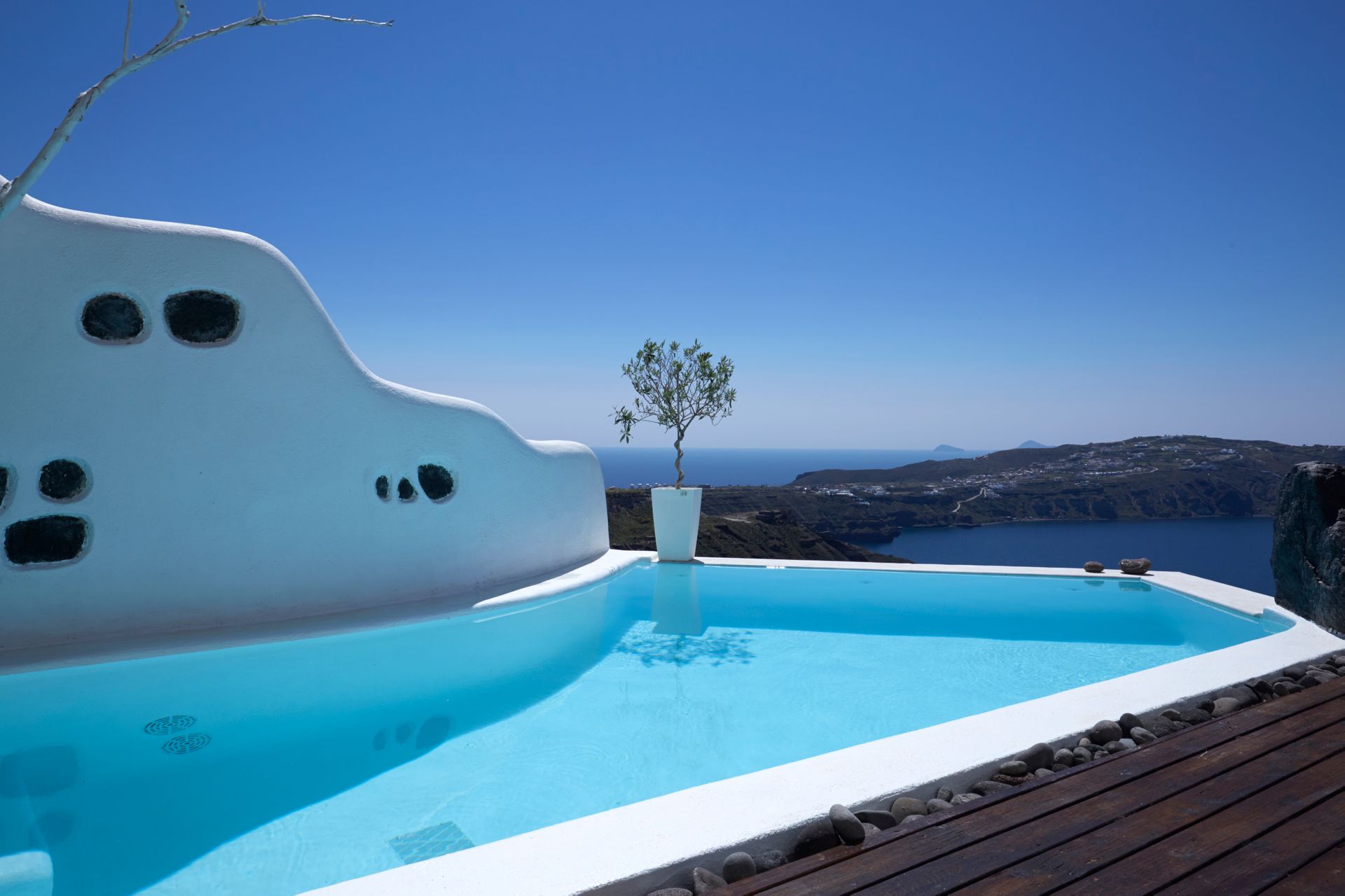 Private Pool Suite – Indoor Jacuzzi & Sunset View