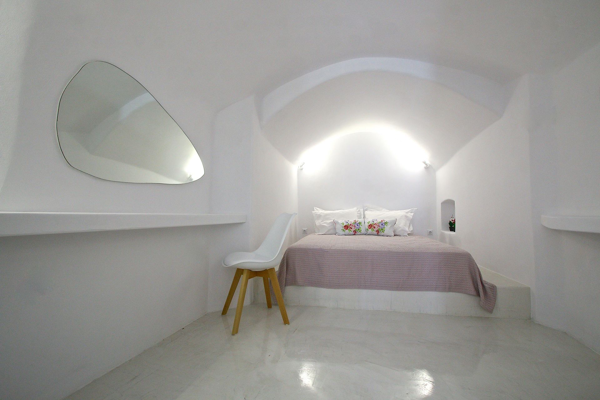 Karpimo & Fertimo Suites Santorini - ONEBED - 2