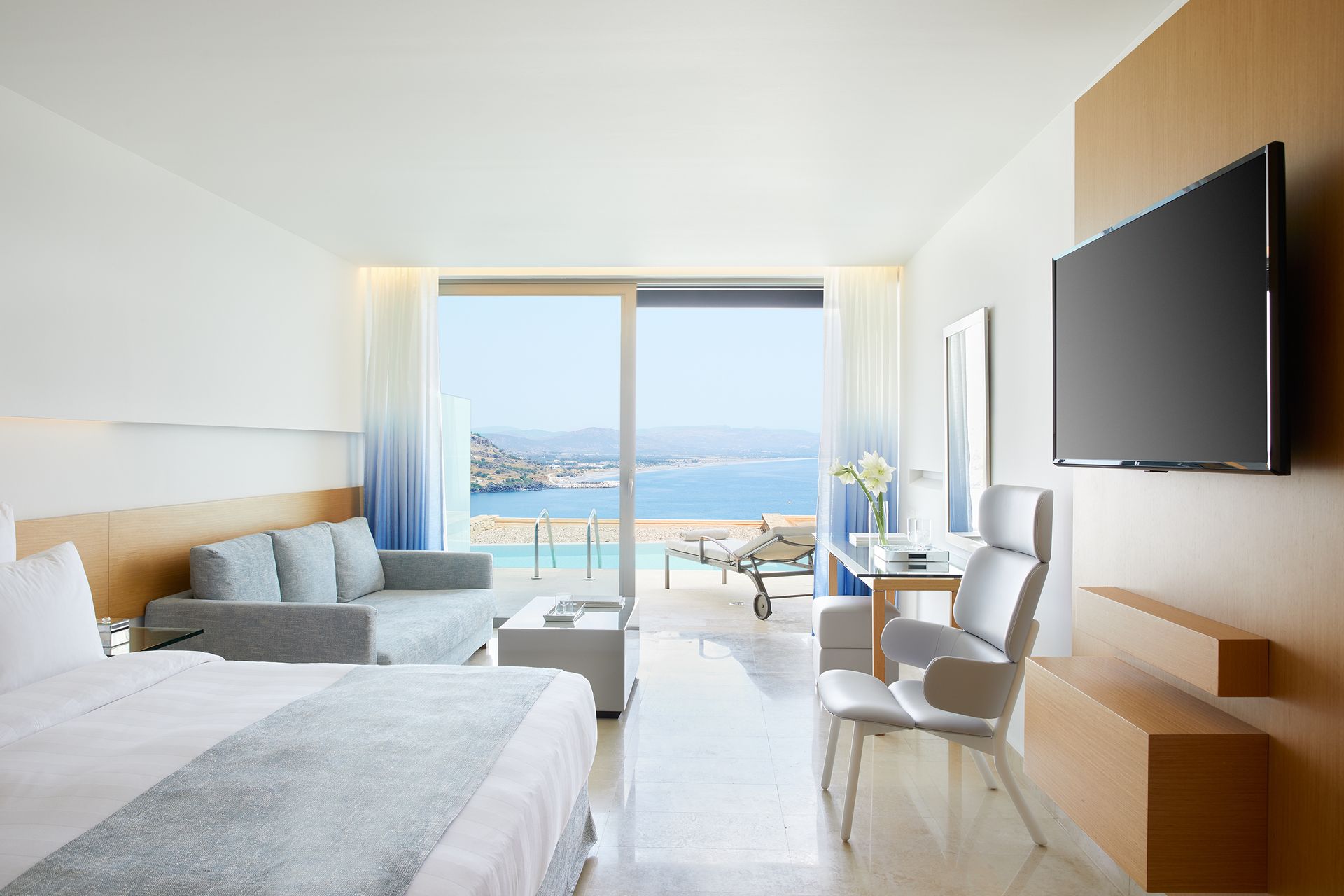 Junior Suite Sea View Sharing Pool