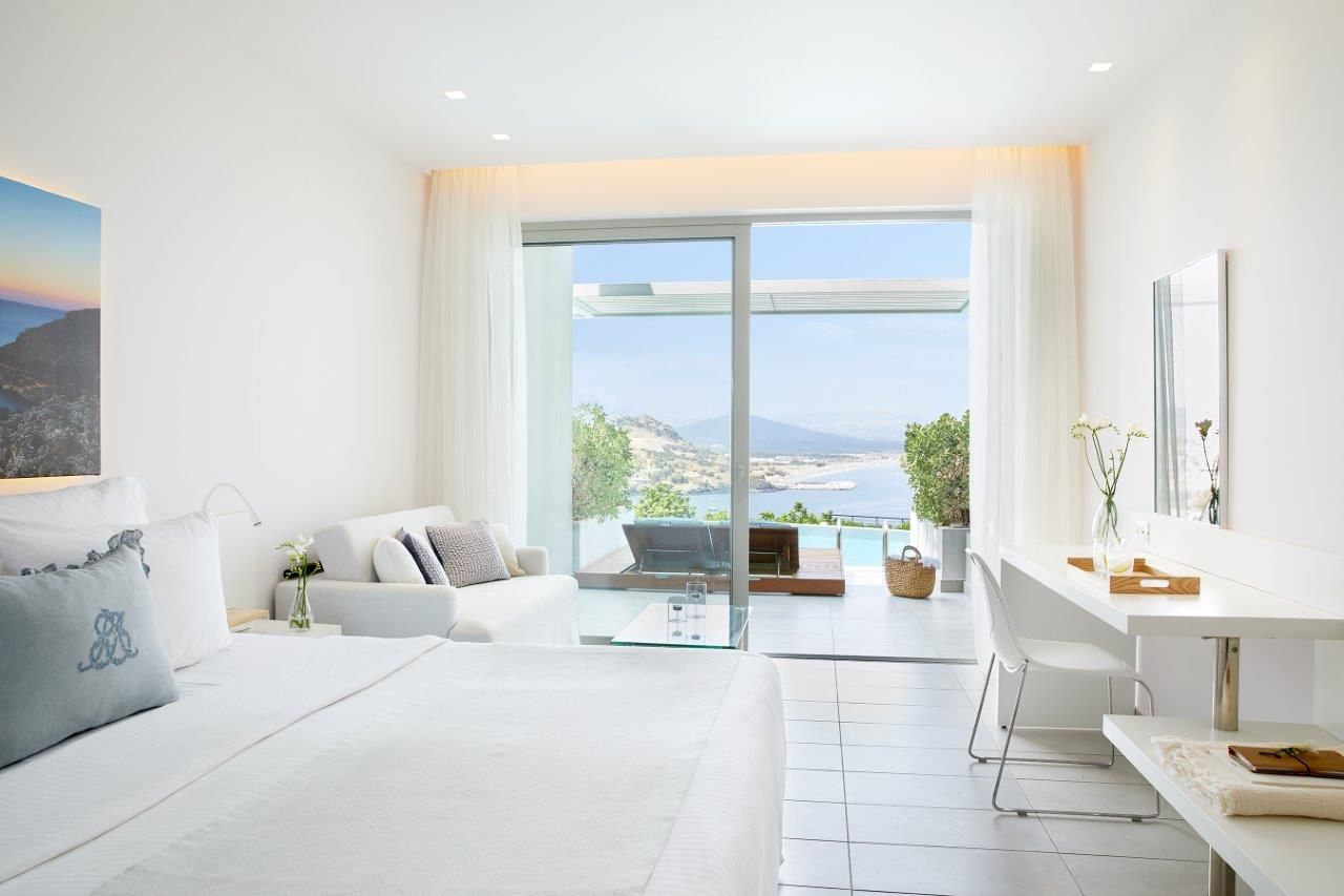 Deluxe Pool Front Sea View