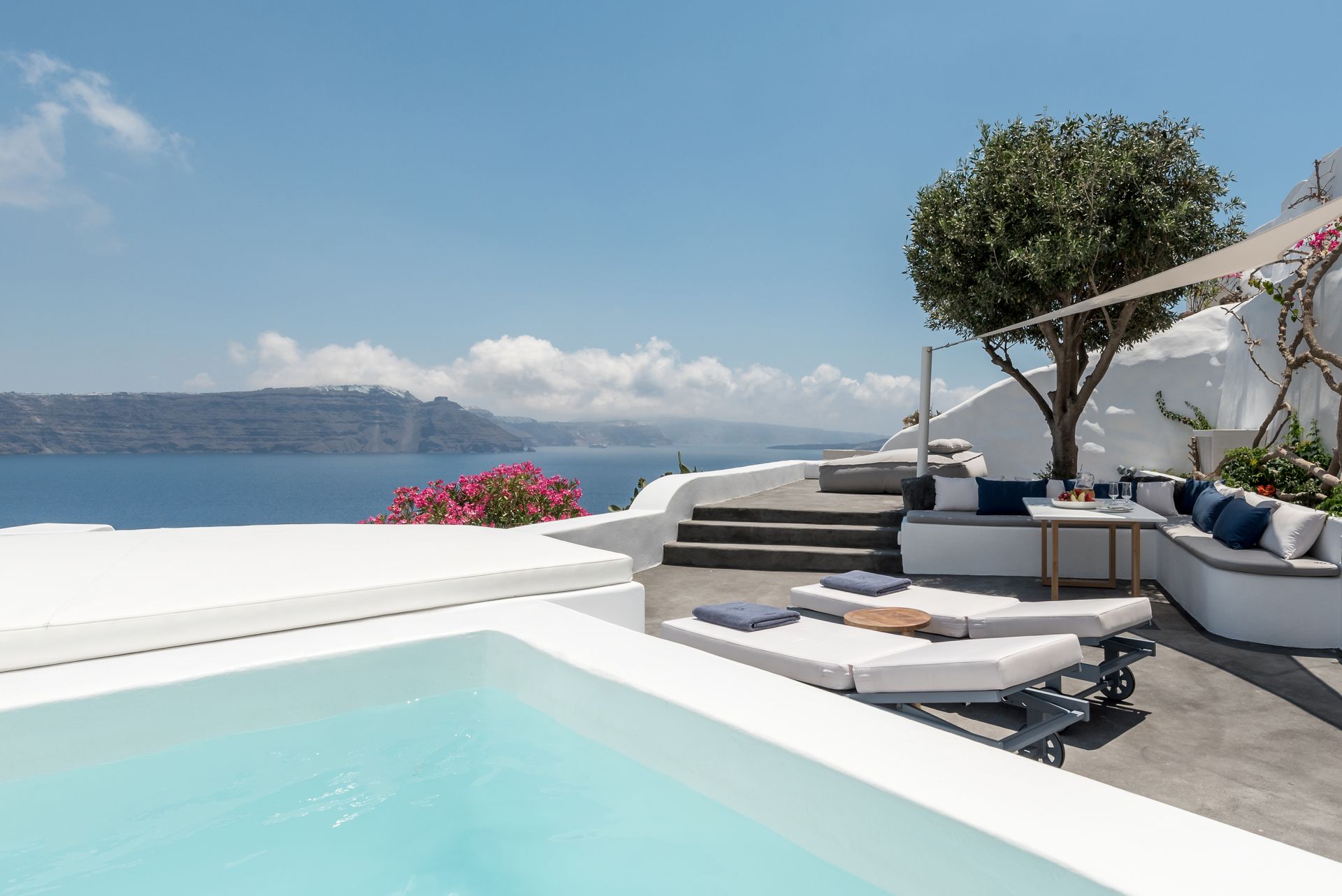 Olive Tree Suite with Plunge Pool | Caldera View