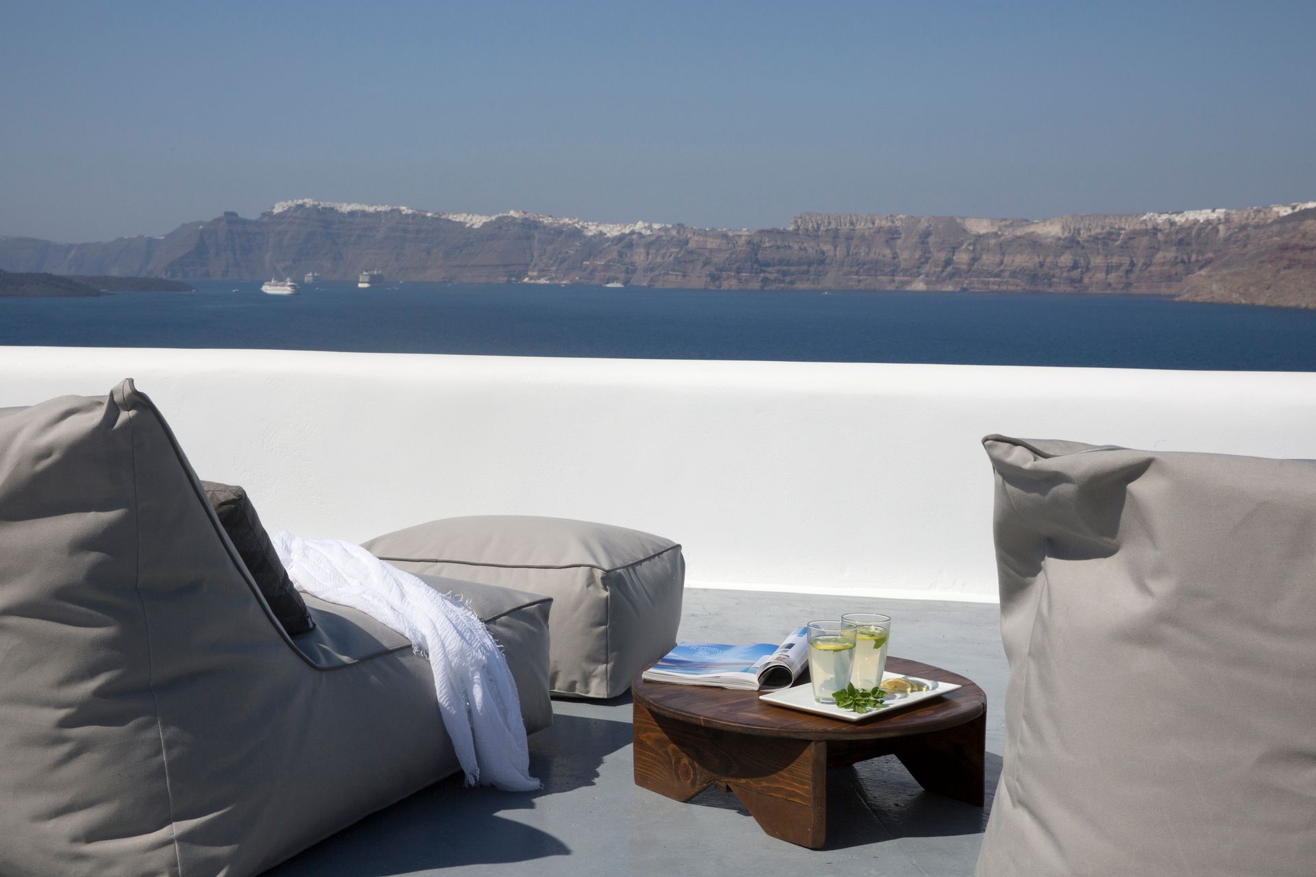 Akrotiri Cove Santorini - LUXHOU - 5