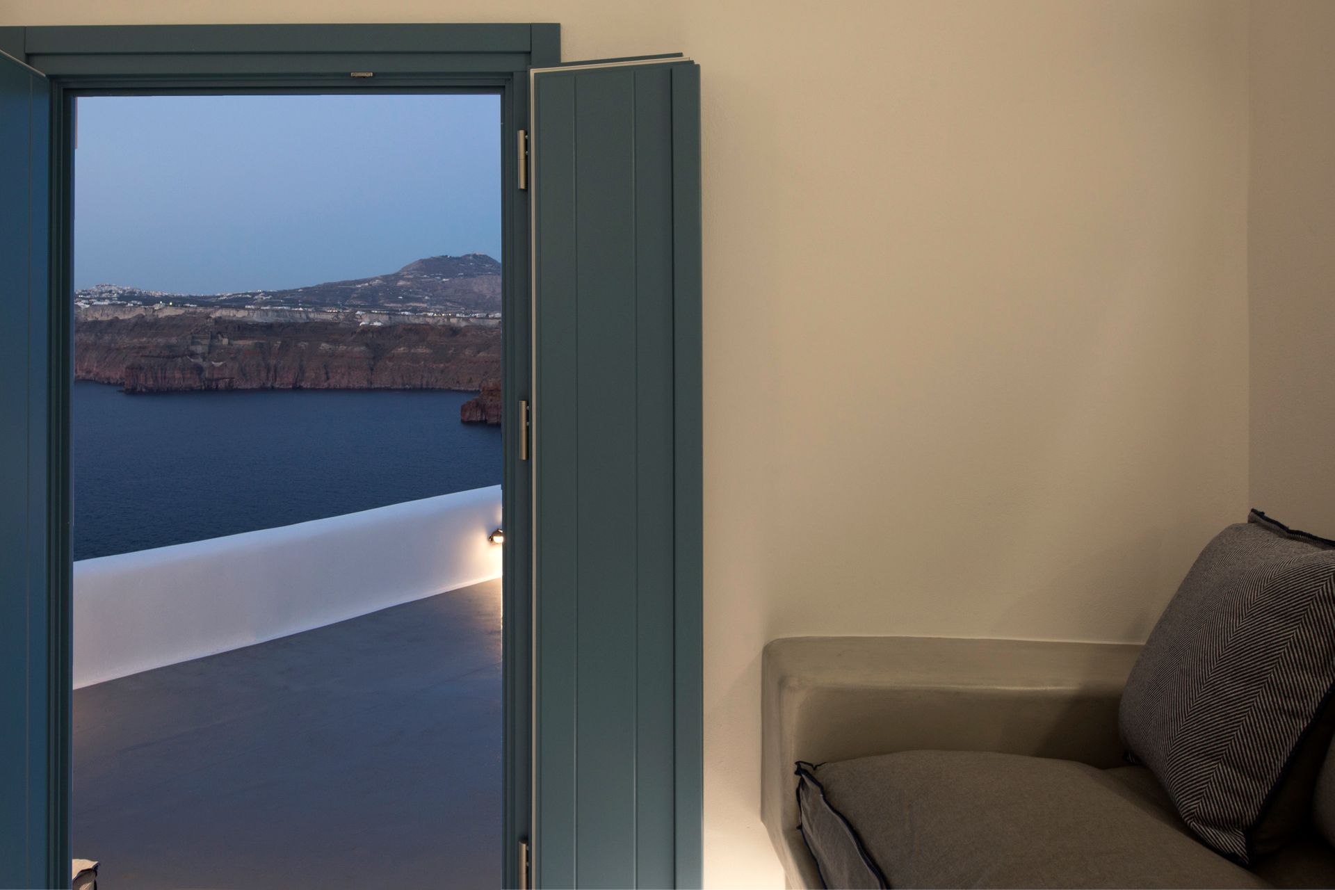 Akrotiri Cove Santorini - LUXHOU - 37