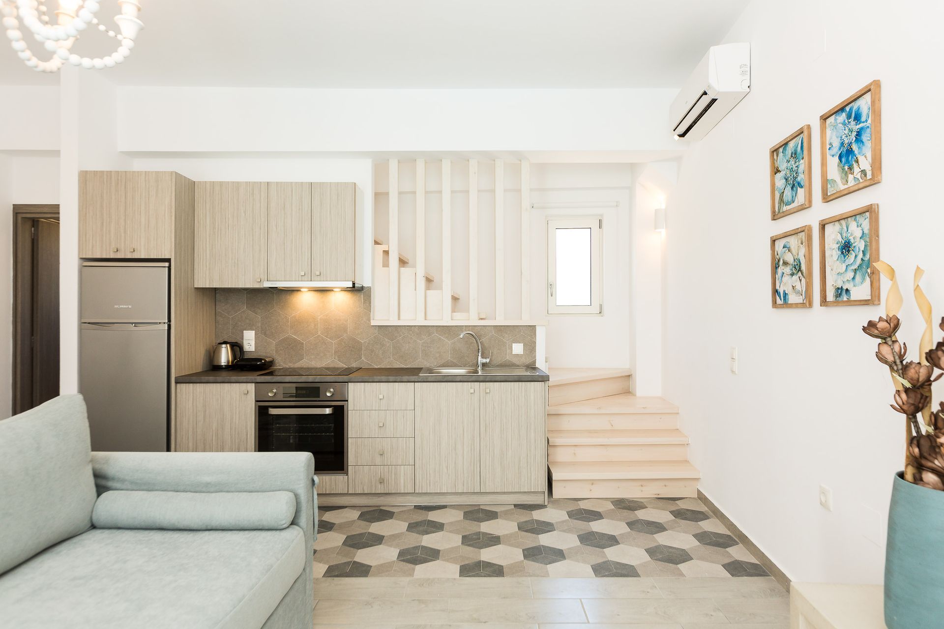 Maisonette with Pool View