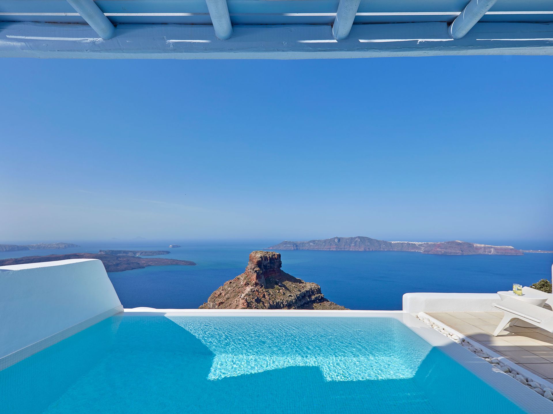 Luxury Suite Collection – Infinity Pool Suite