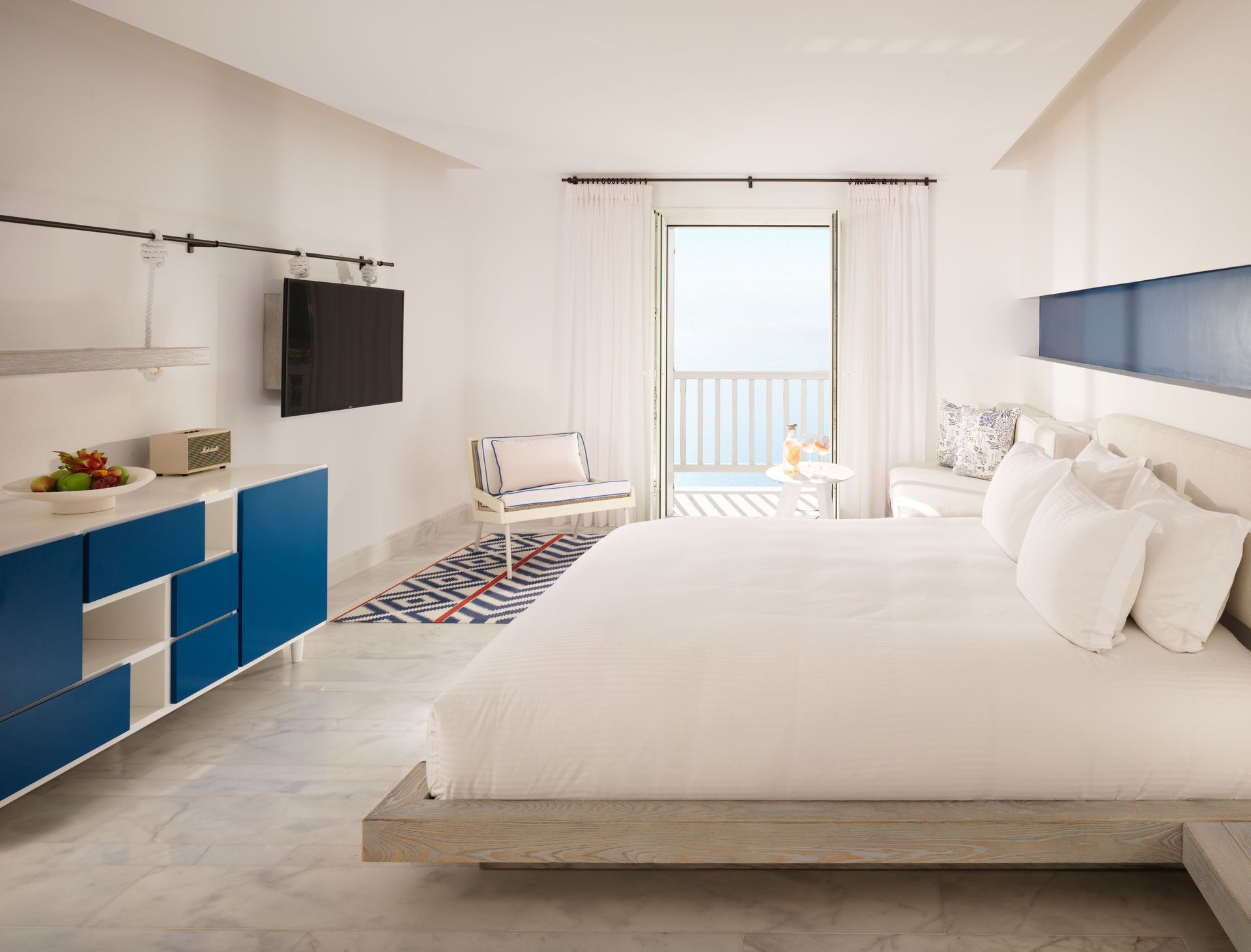 Panoramic Retreat Room
