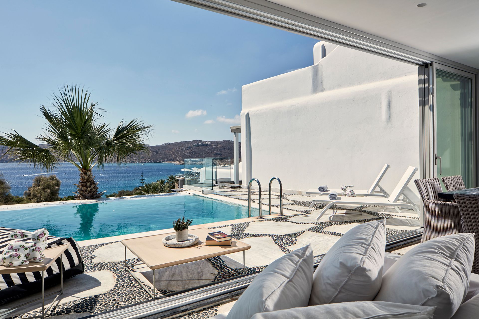 EXECUTIVE Suite with Private Pool