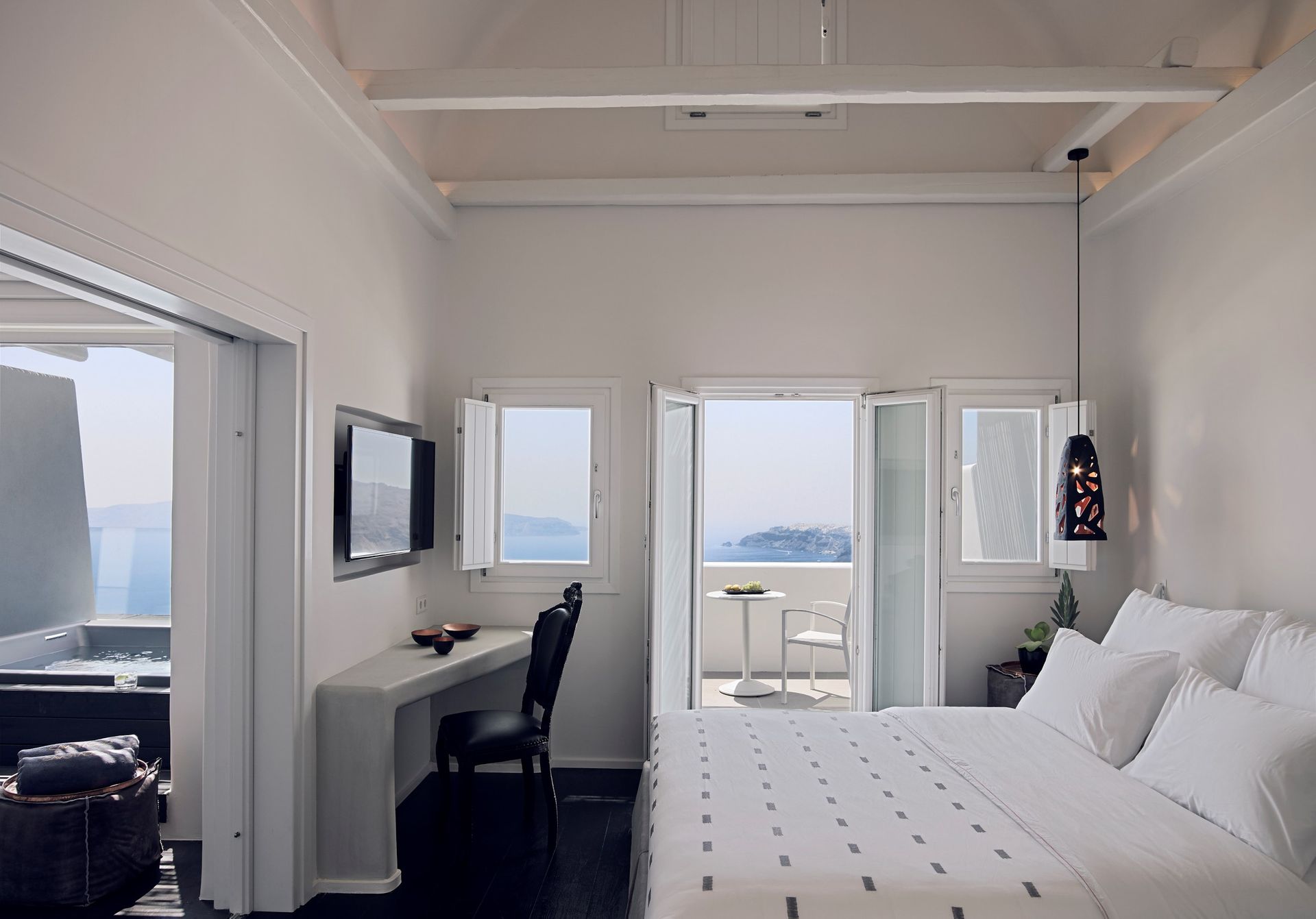 Suite with Hot Tub & Caldera Sunset View