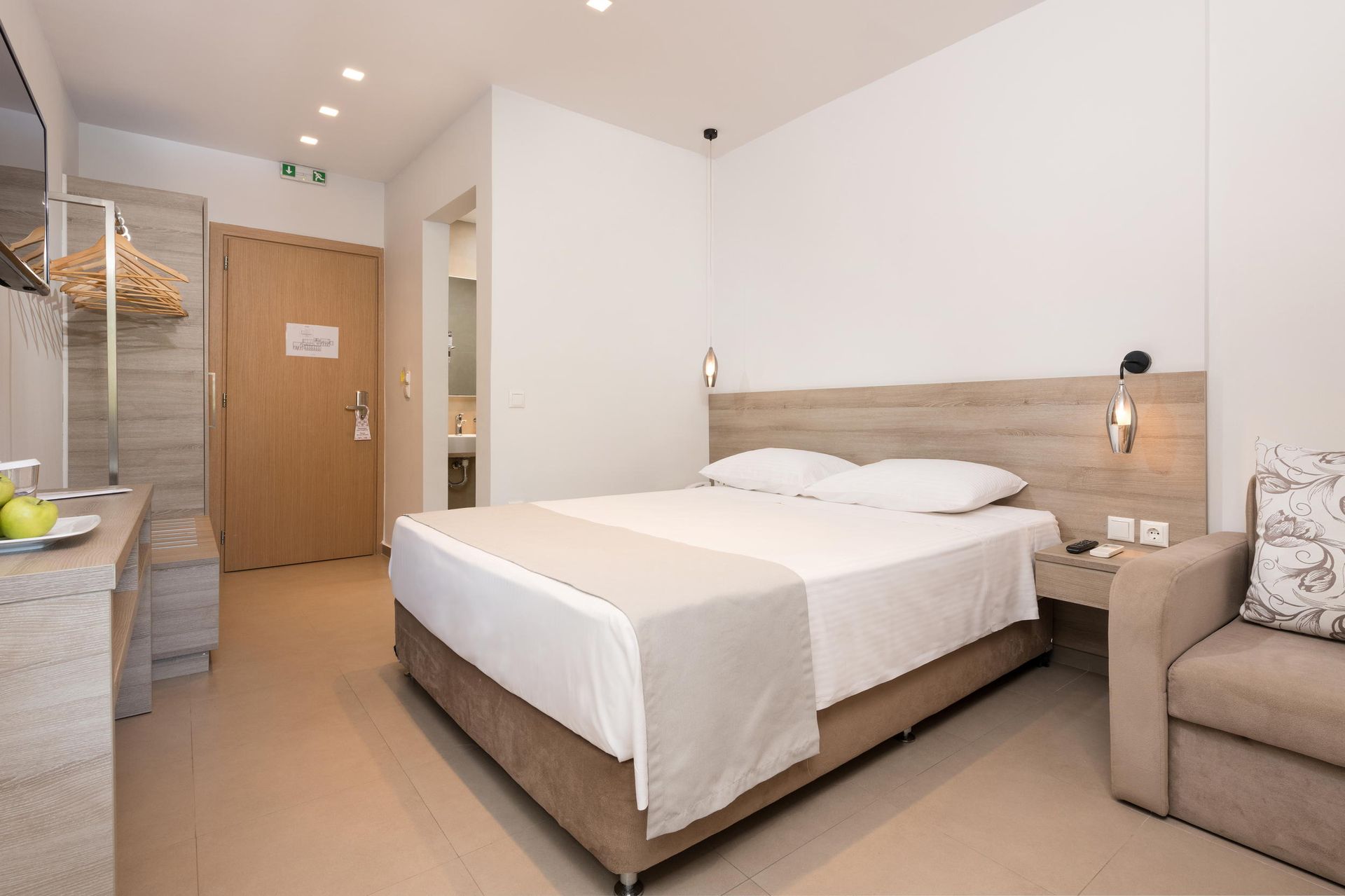 Double/Twin Room with Mountain View