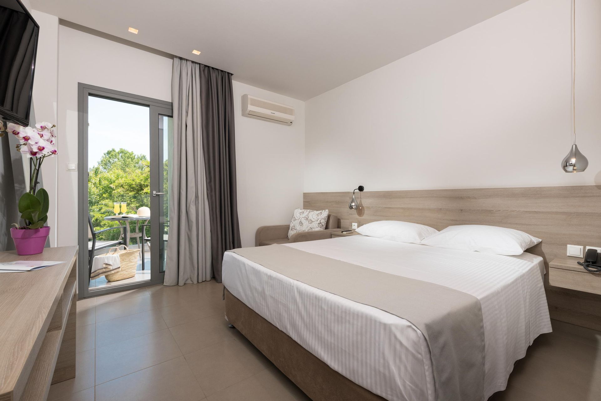 Double/Twin Room with Partial Sea View