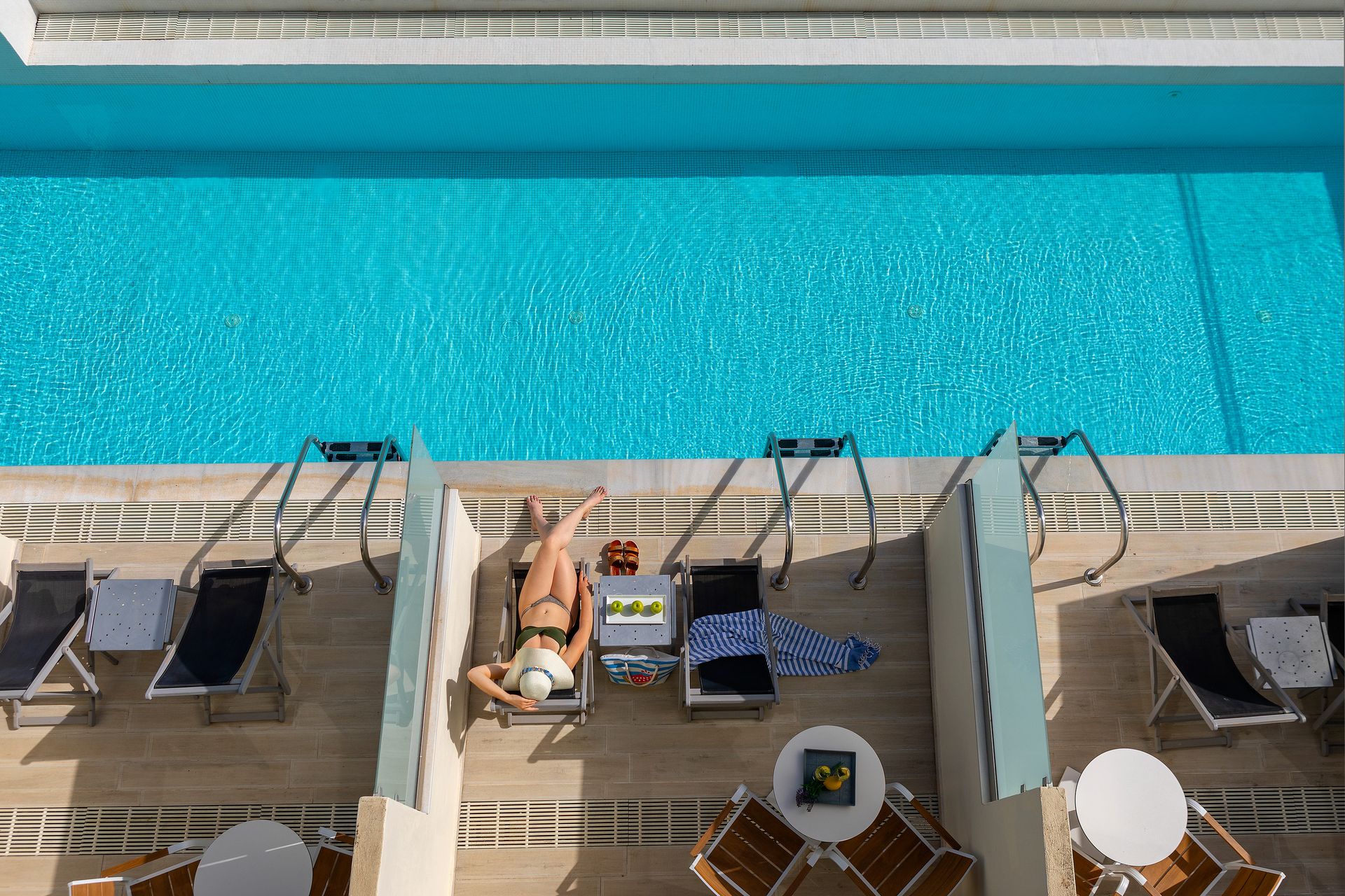 Swim up Room