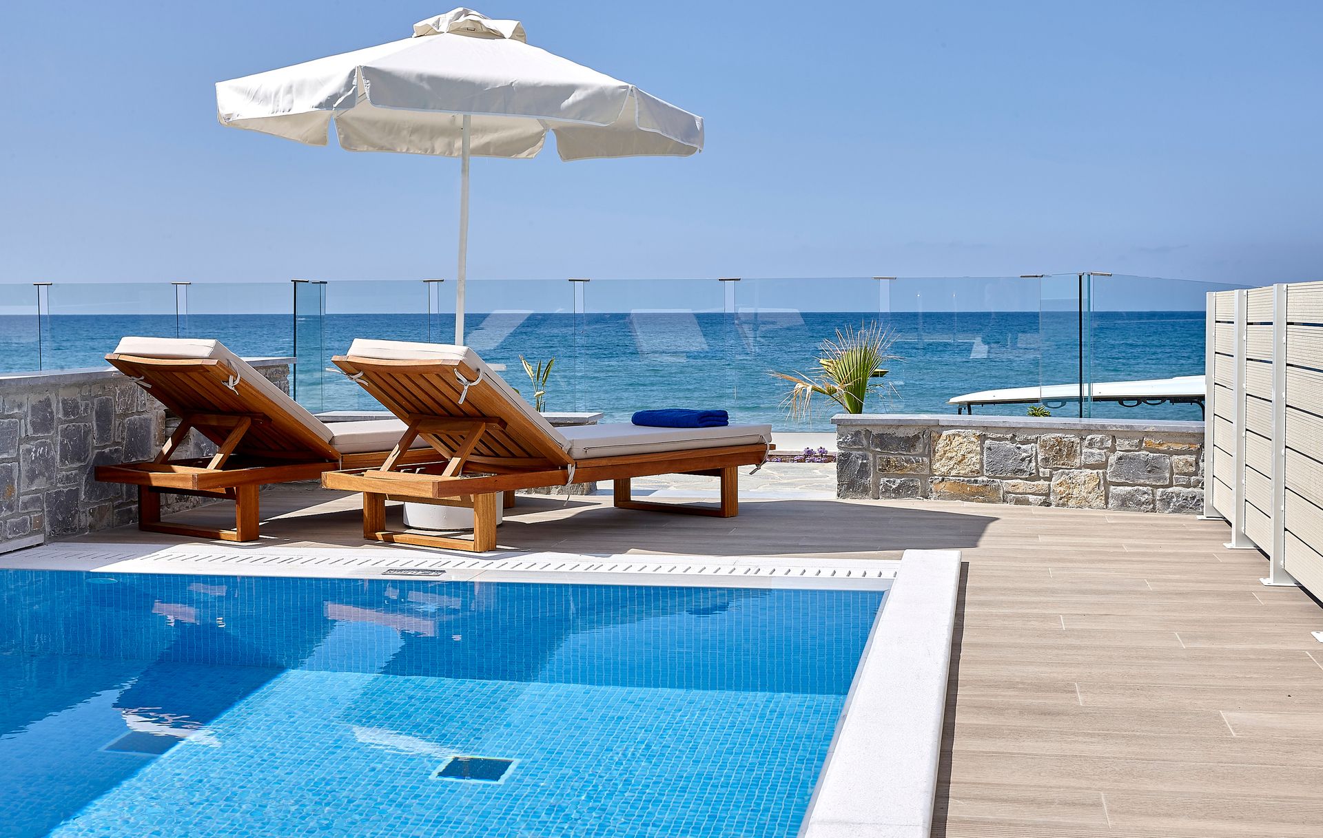 Deluxe Bungalow Suite Artemis-Open Plan Beach Front with Private Pool
