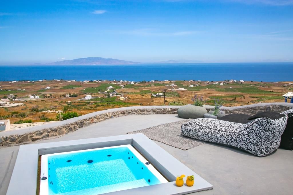 Luxury Cave Villa with Outdoor Hot Tub with Sea & Sunset View