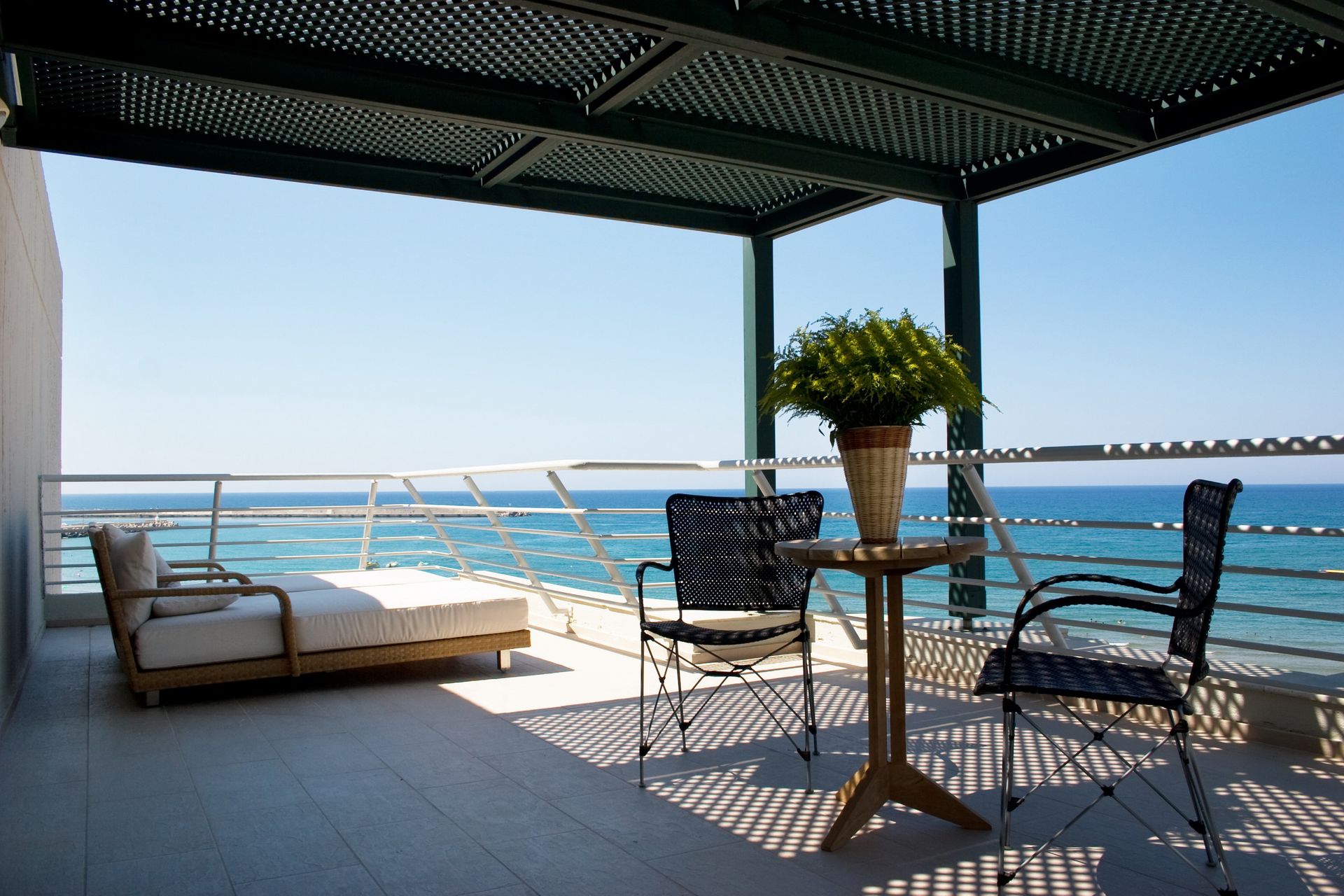 Mythica Executive Suite – Sea View