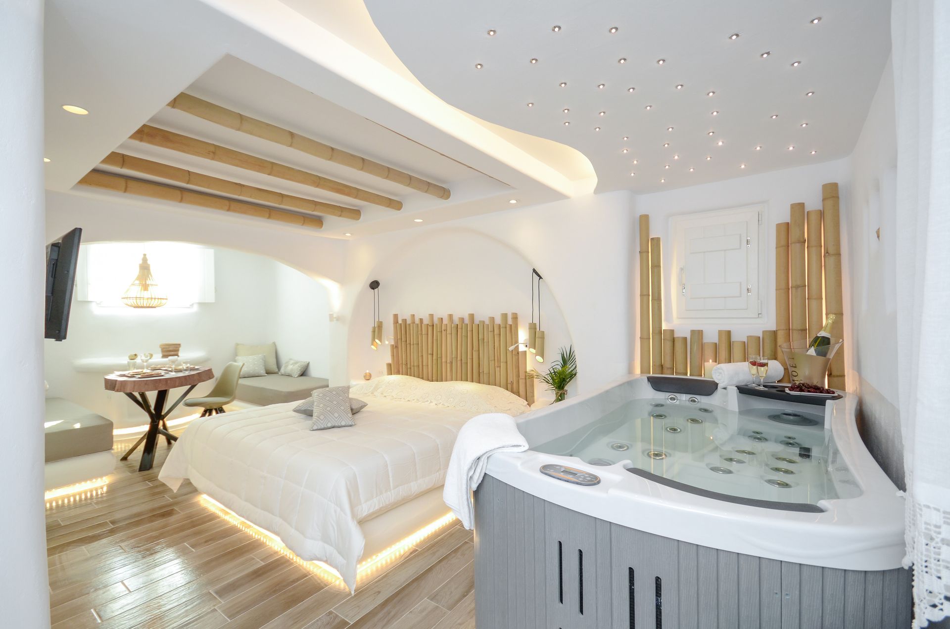 Sunken Suite With Indoor Jacuzzi