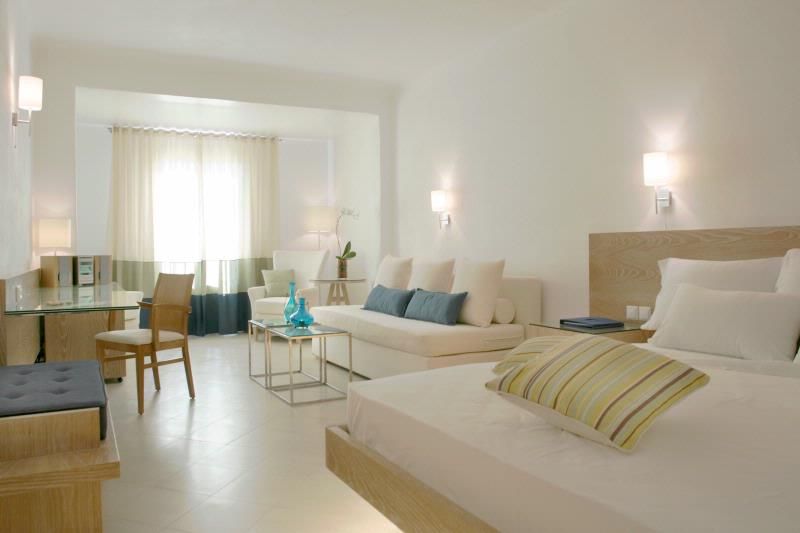 Superior Room with Sharing Pool