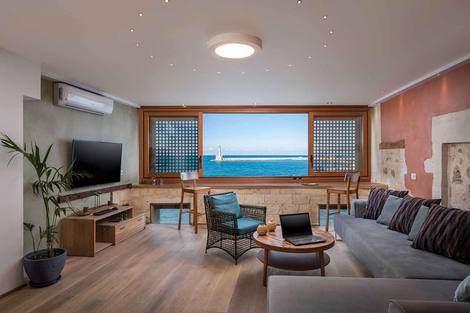 Deluxe Sea View Suite – 90 m²