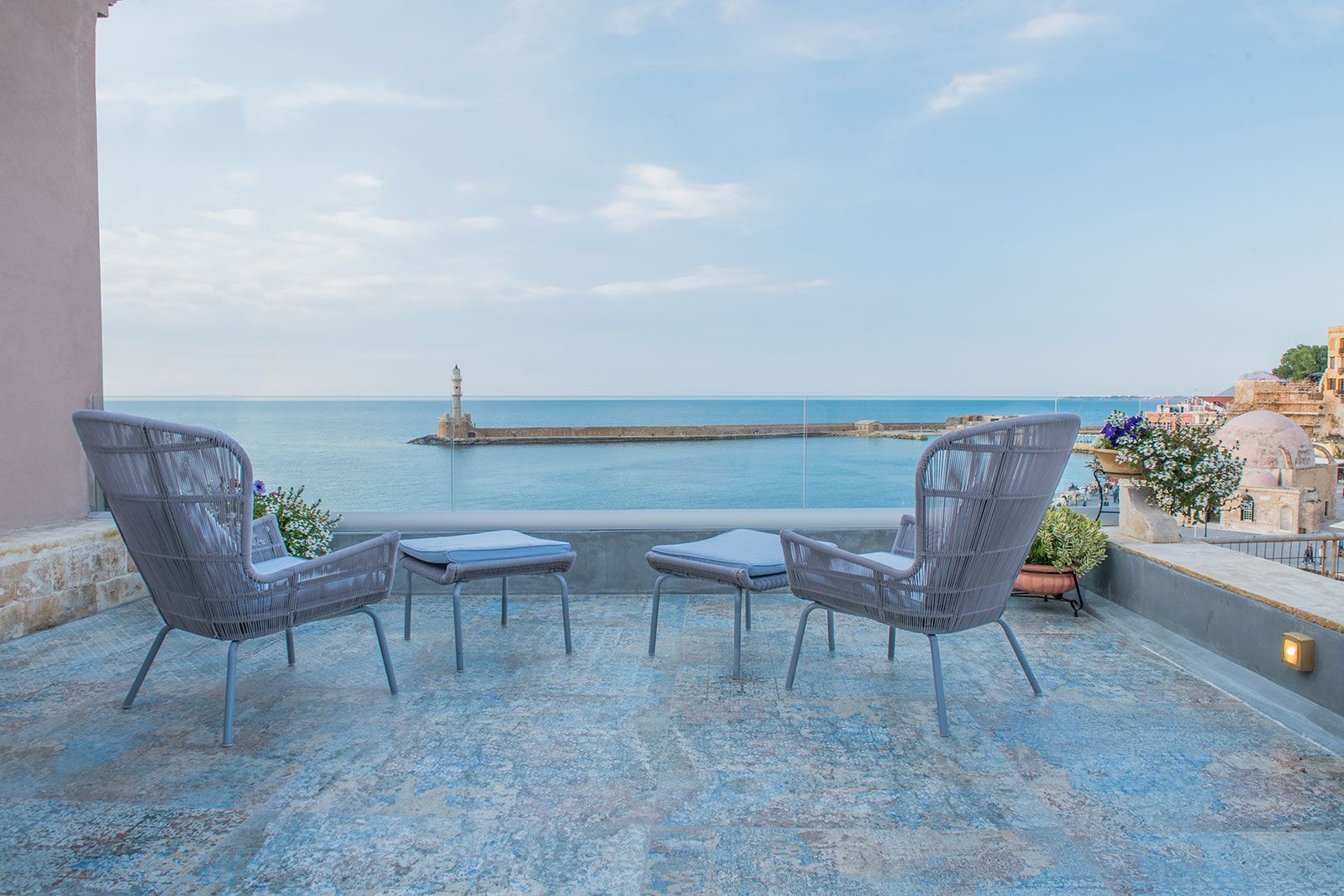 Penthouse Suite with Jacuzzi and Terrace –  96 m²