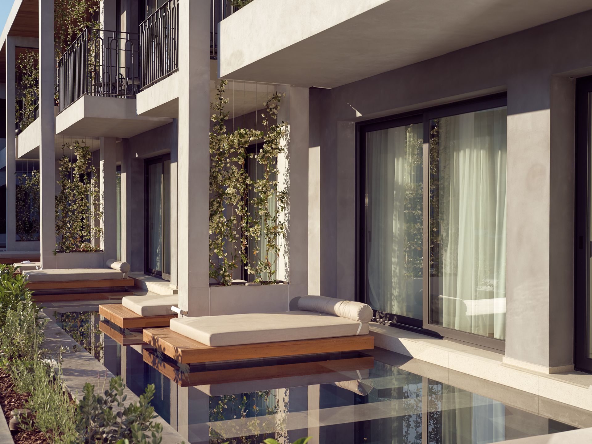 Shared Pool Superior Suite