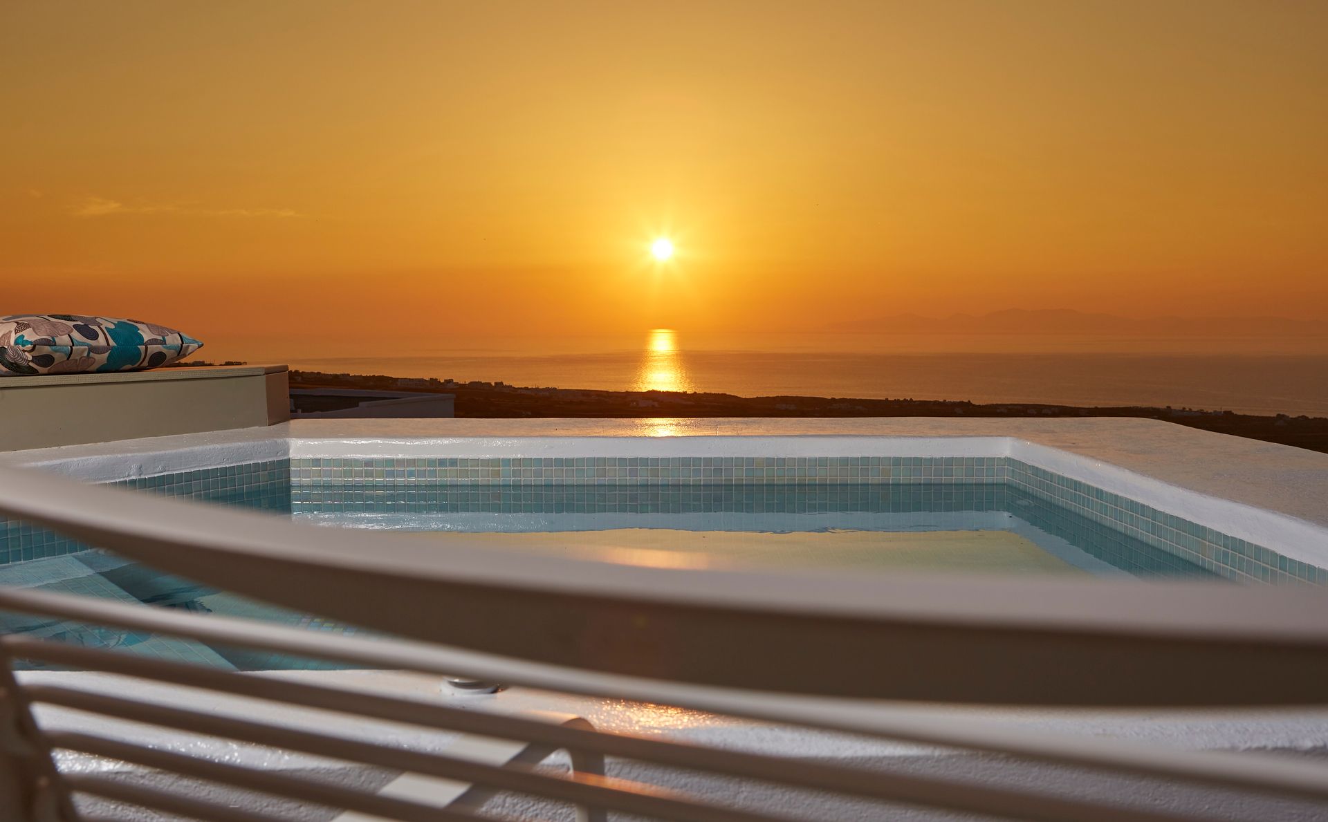 Deluxe Suite with Sea View & Outdoor Jacuzzi