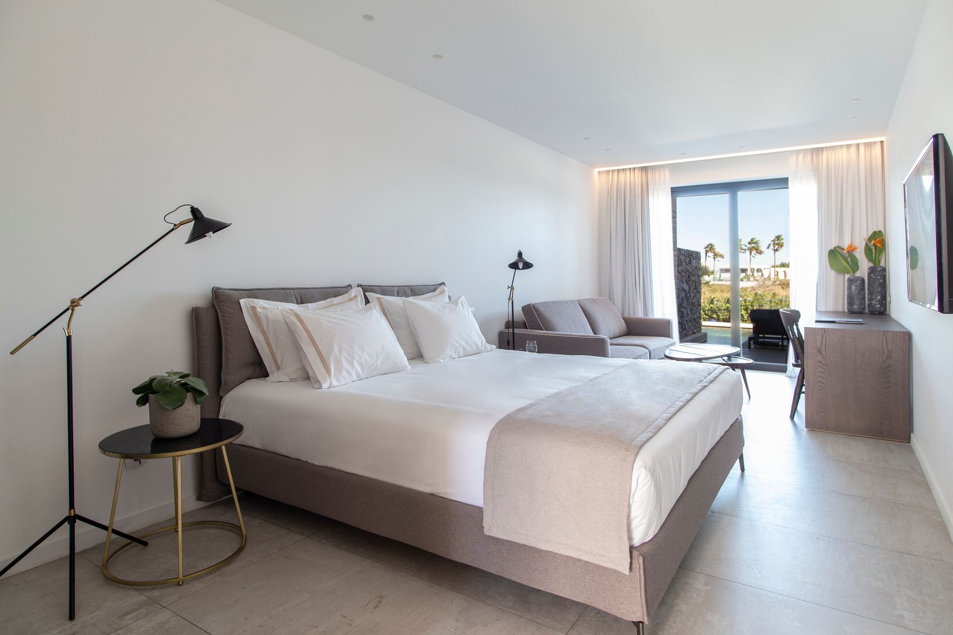 Deluxe Suite with Sharing Pool