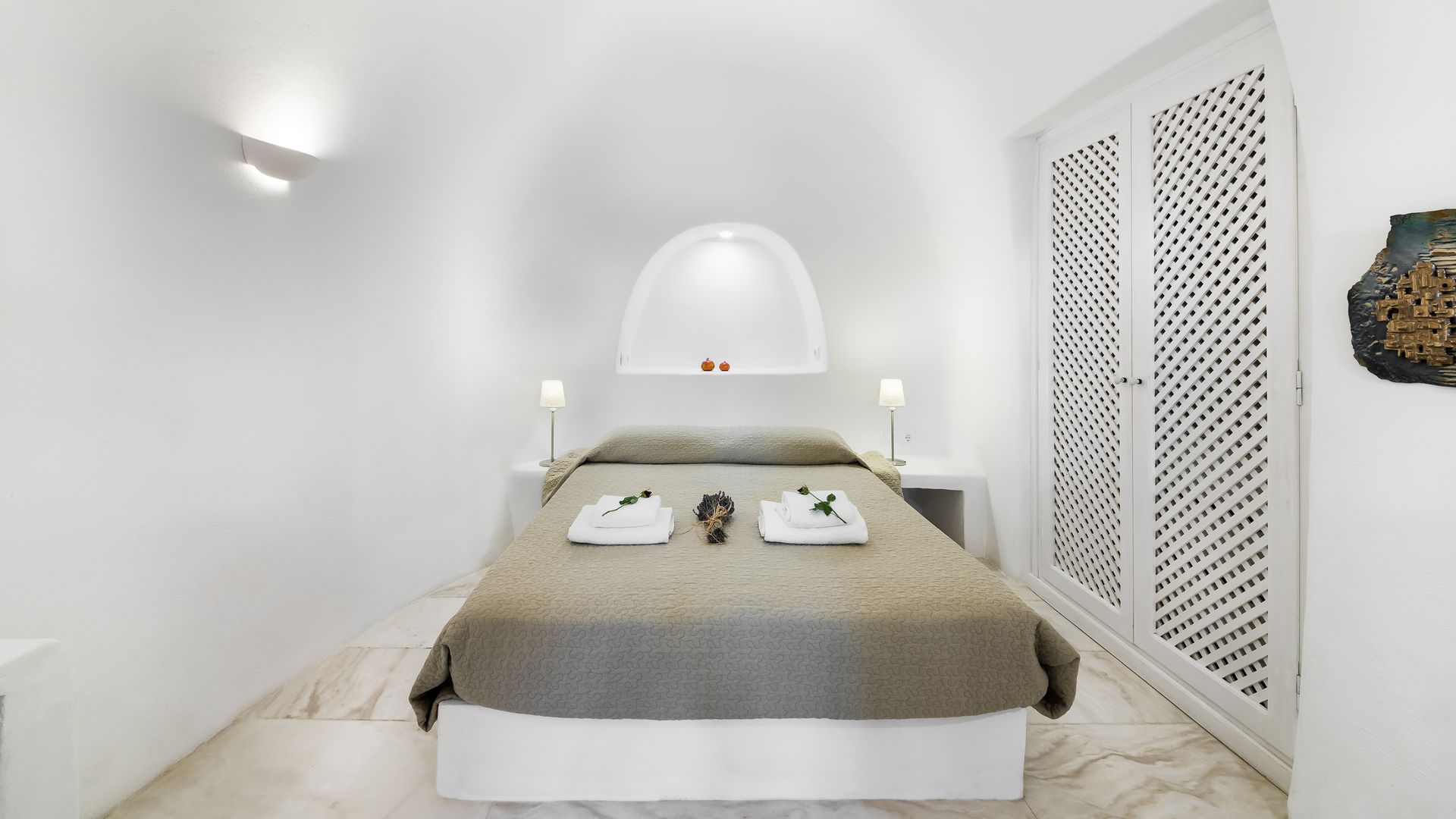 Armeni Luxury Villas Oia Santorini - HONEY - 2