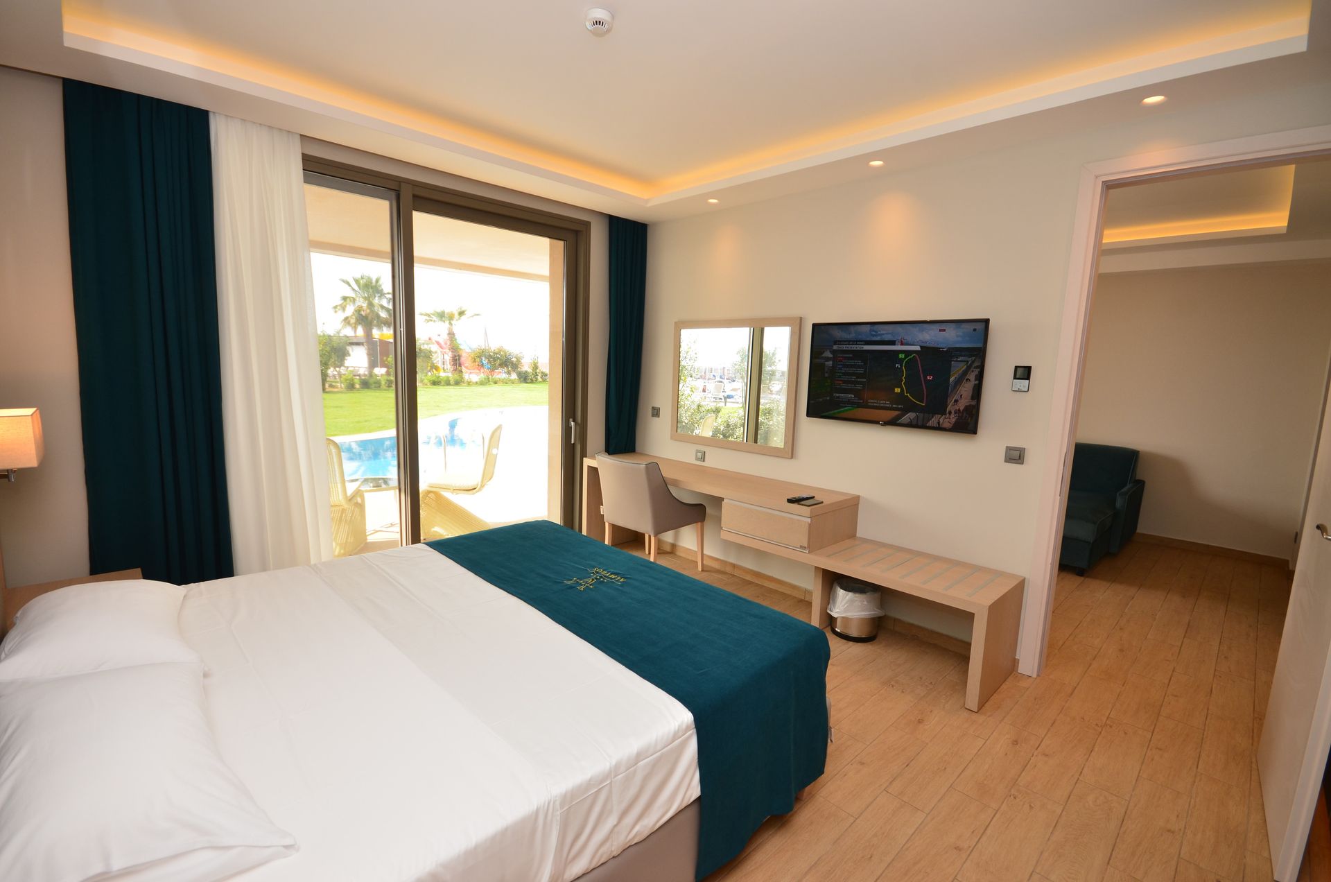 ONE BEDROOM SUITE SWIM UP