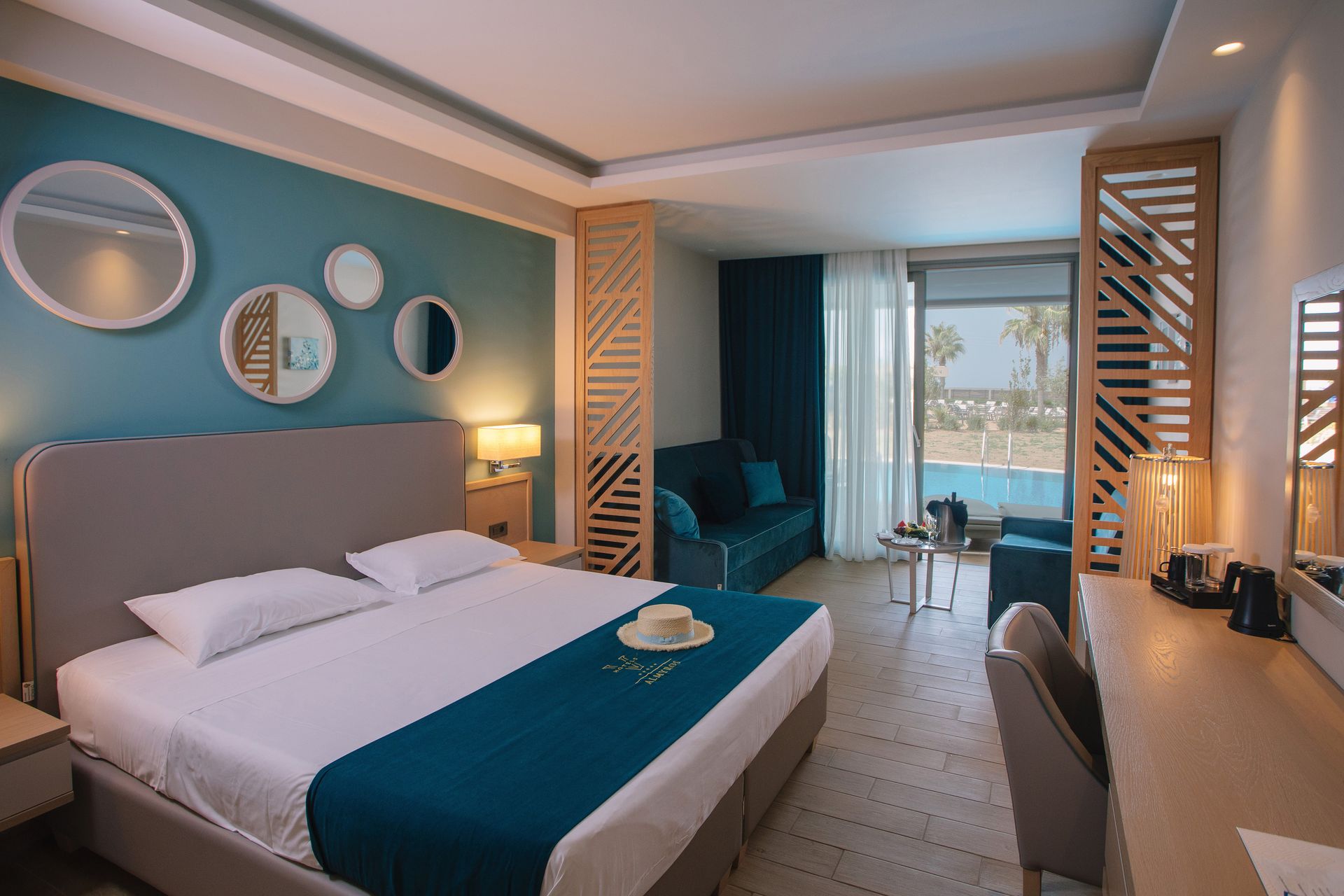 JUNIOR SUITE SWIM UP