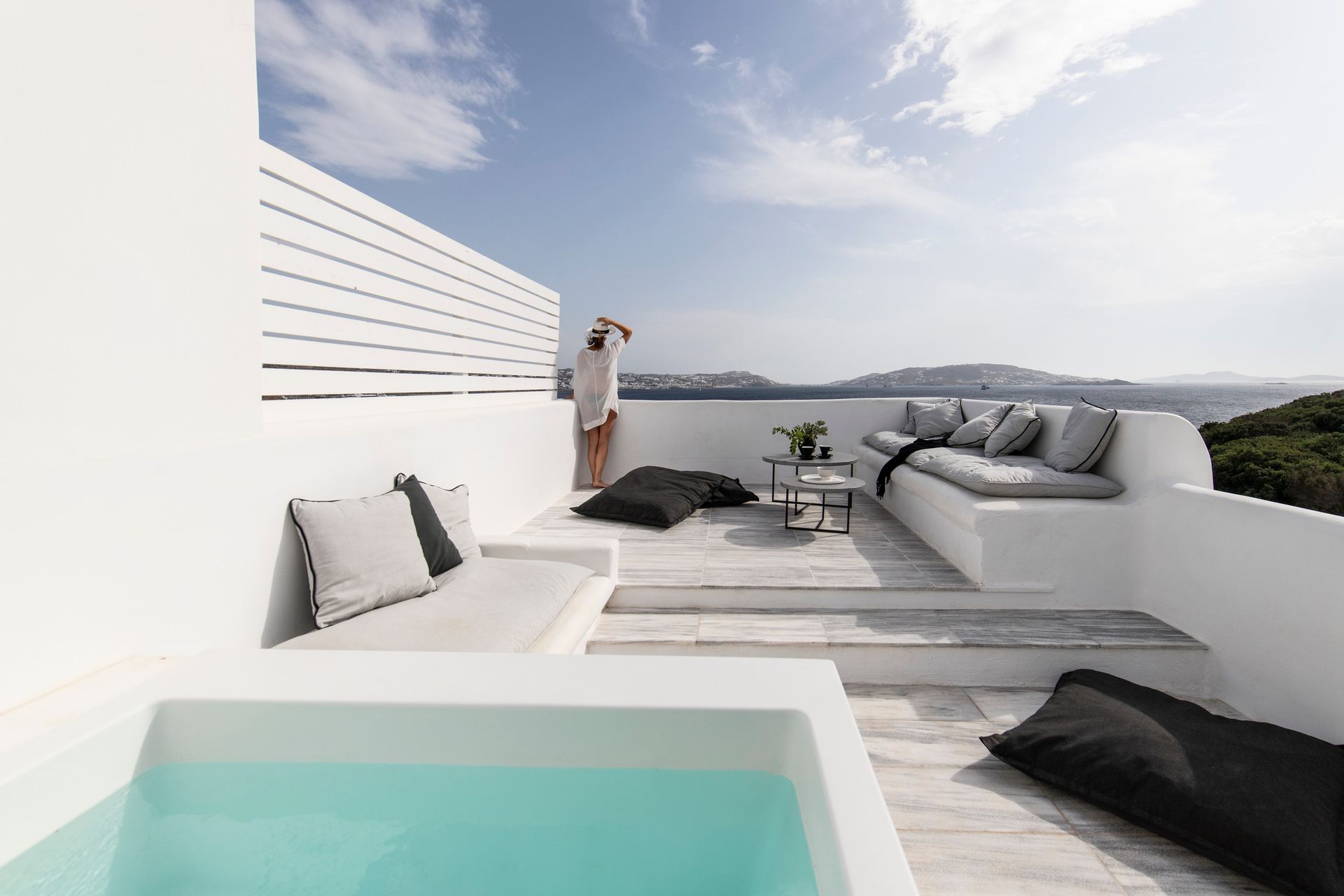 Nimbus Maisonette with Sea View & Outdoor Hot Tub
