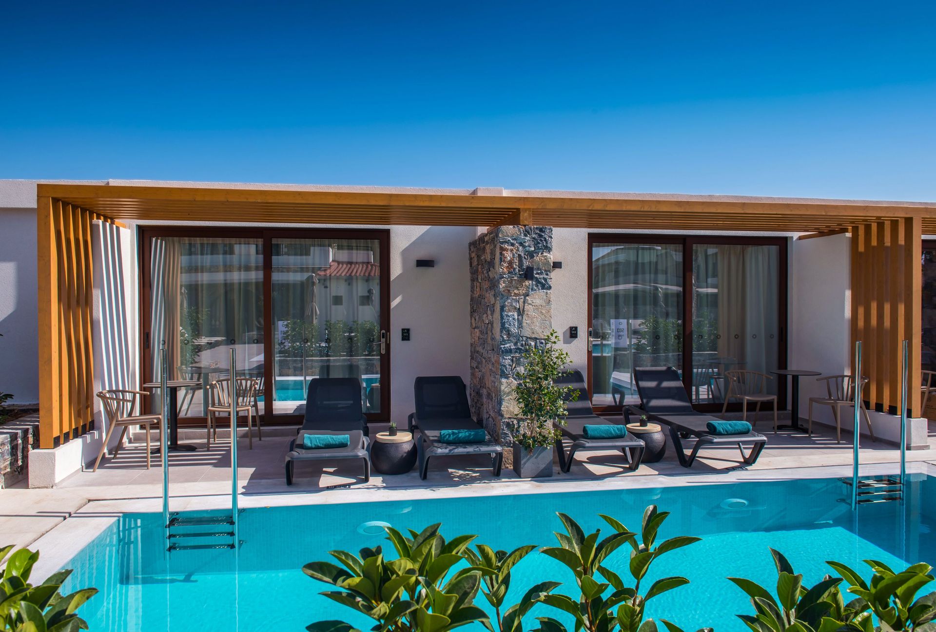 Swim Up Suite